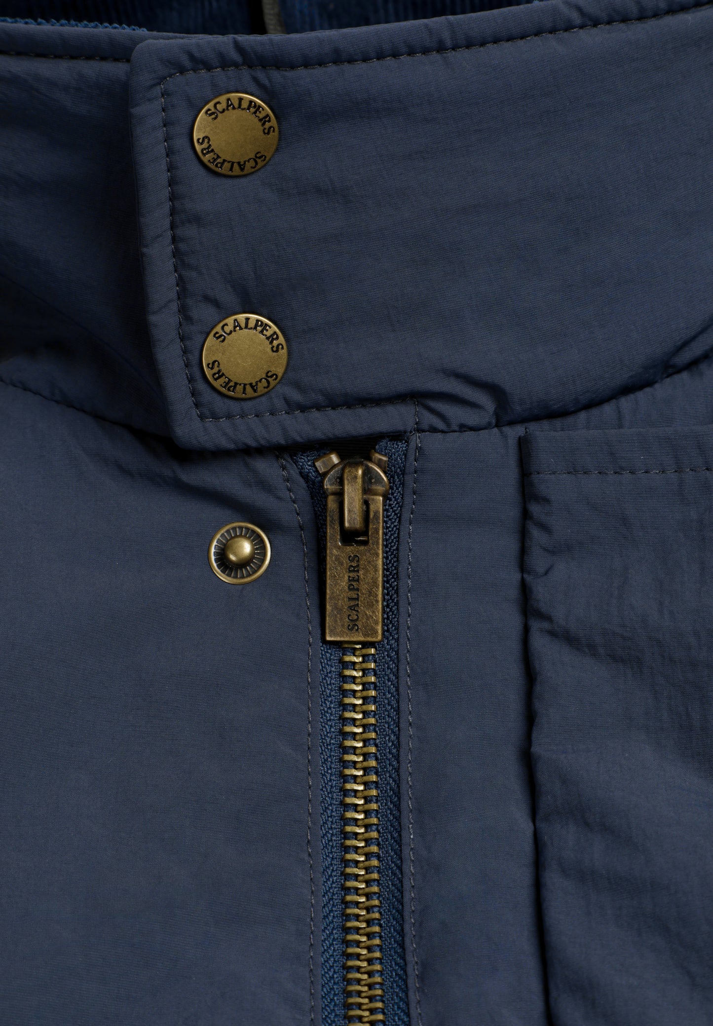 CHAQUETA TÉCNICA IMPERMEABLE