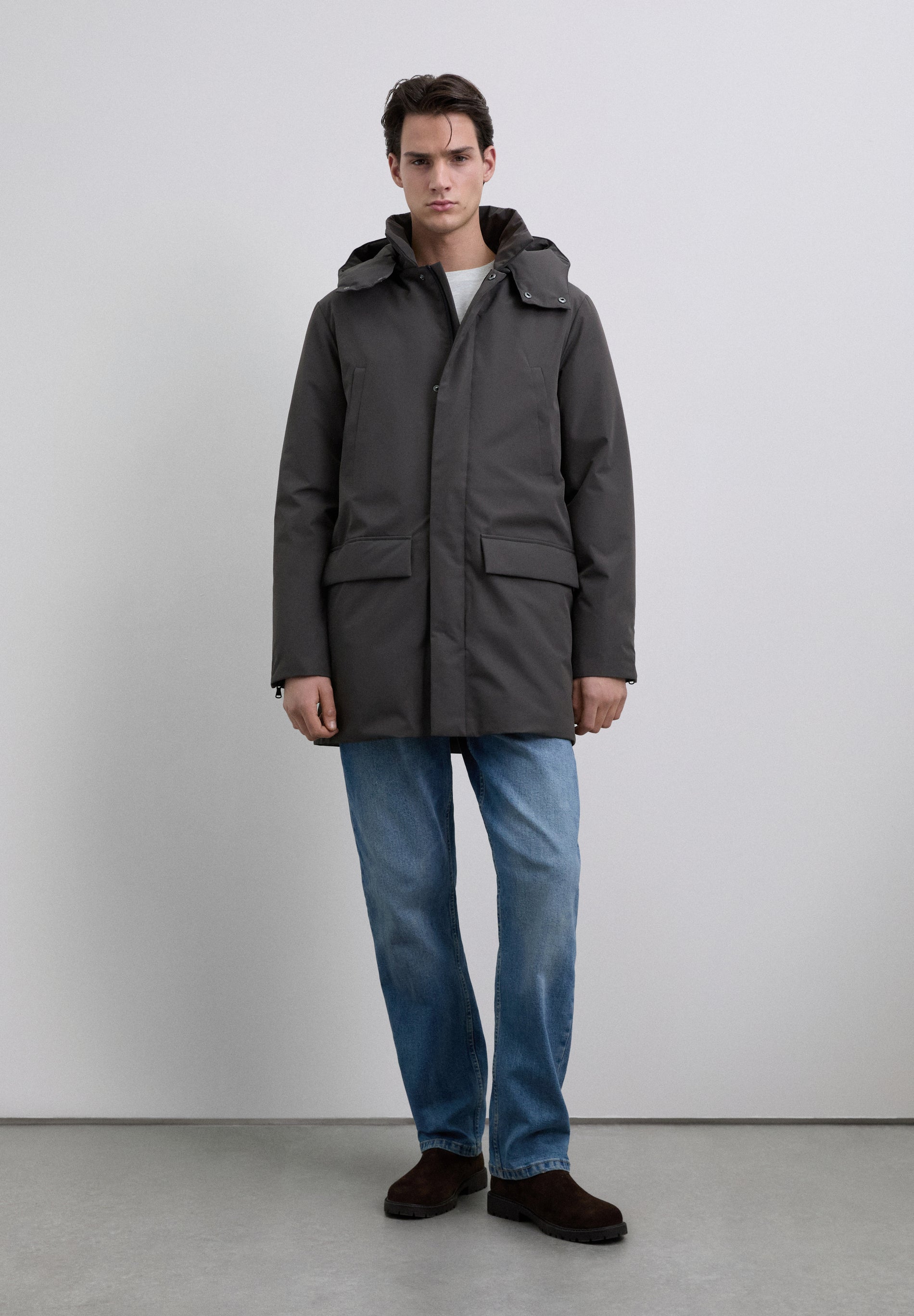 PARKA TÉCNICA BOLSILLOS CAPUCHA