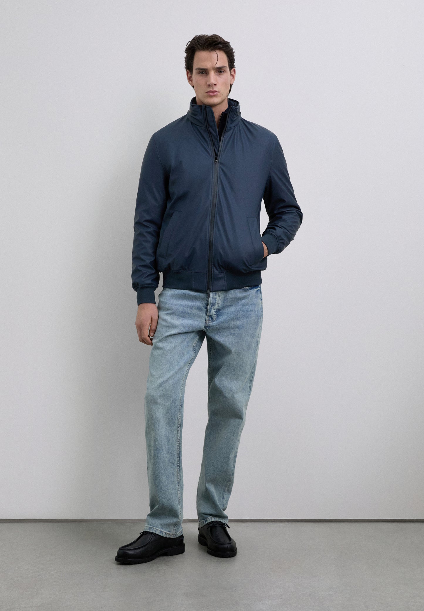 CHAQUETA CAPUCHA IMPERMEABLE