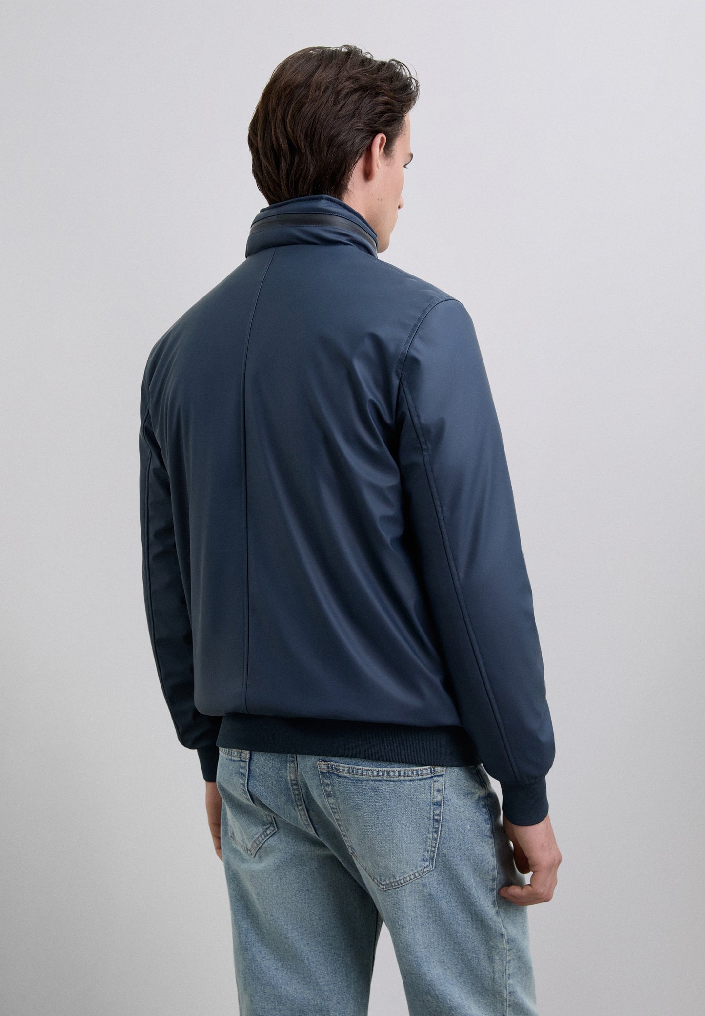 CHAQUETA CAPUCHA IMPERMEABLE