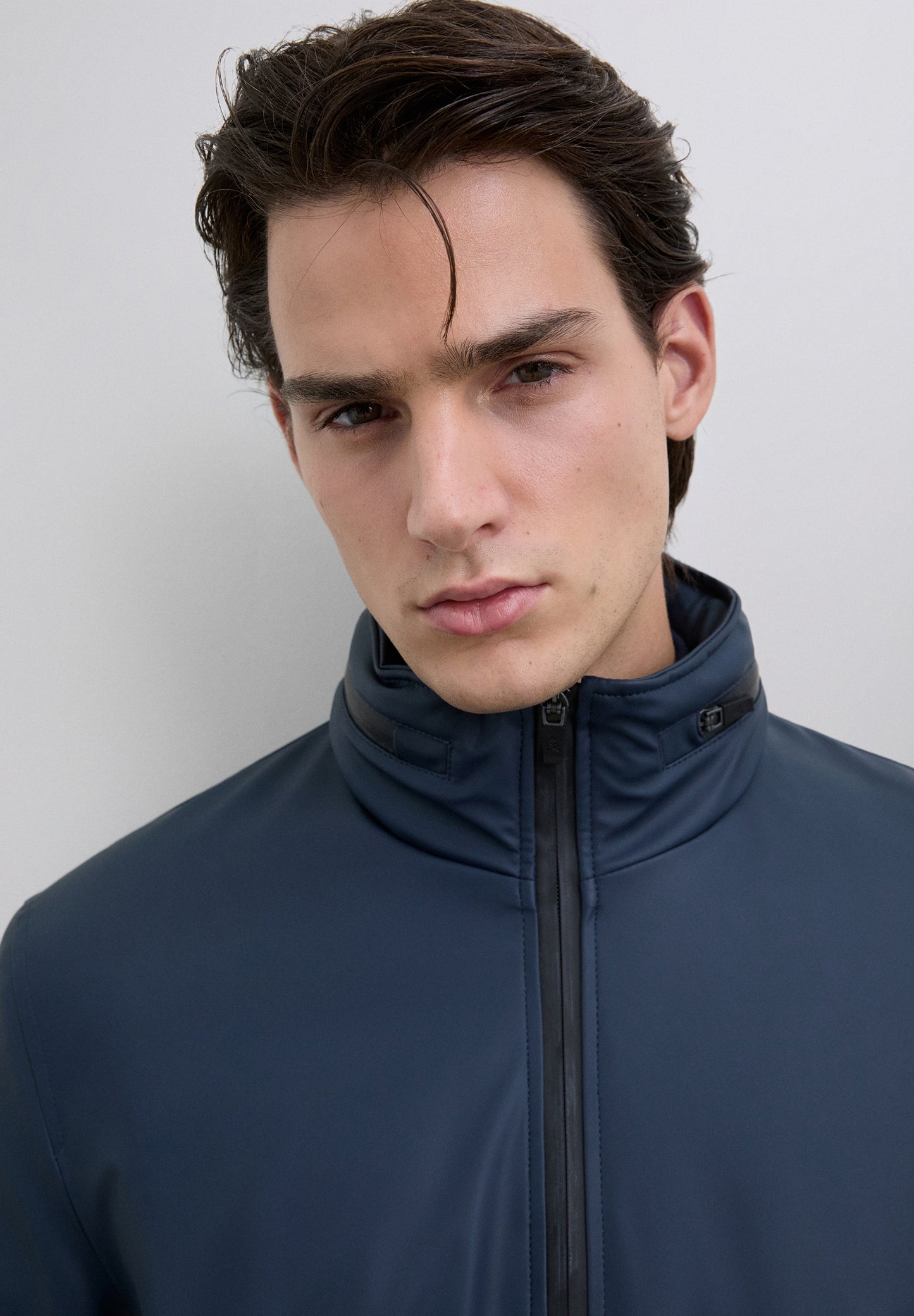 CHAQUETA CAPUCHA IMPERMEABLE