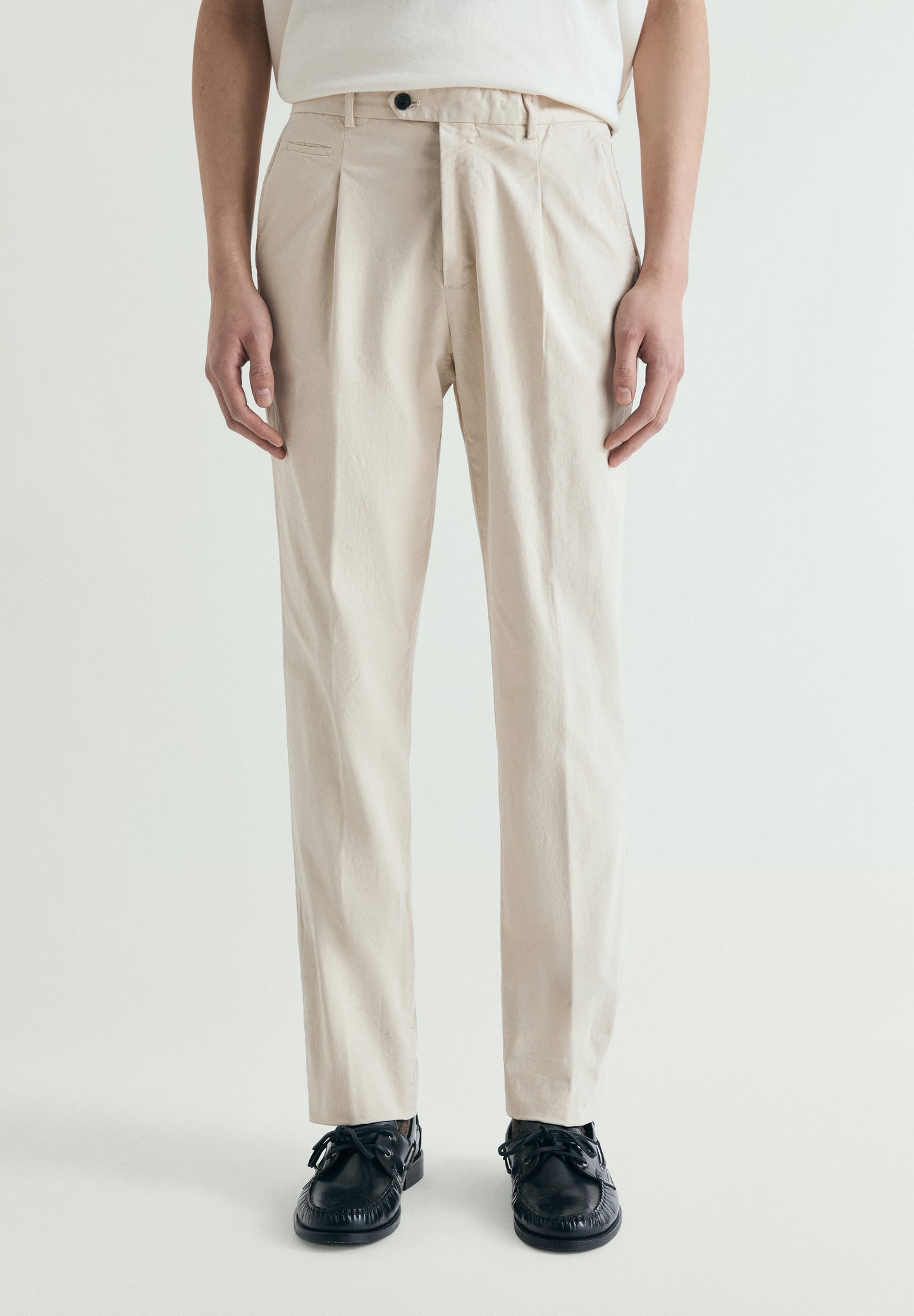 PANTALÓN CHINO PINZAS