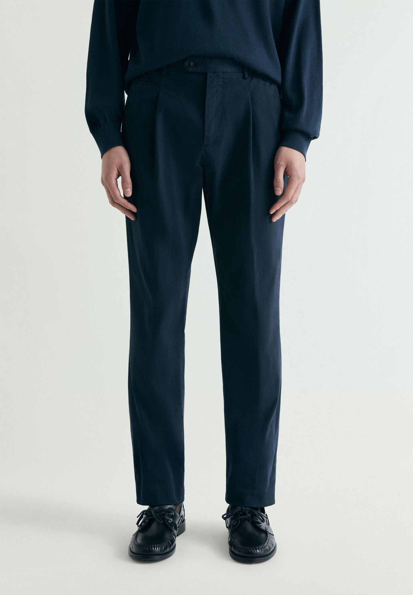 PANTALÓN CHINO PINZAS