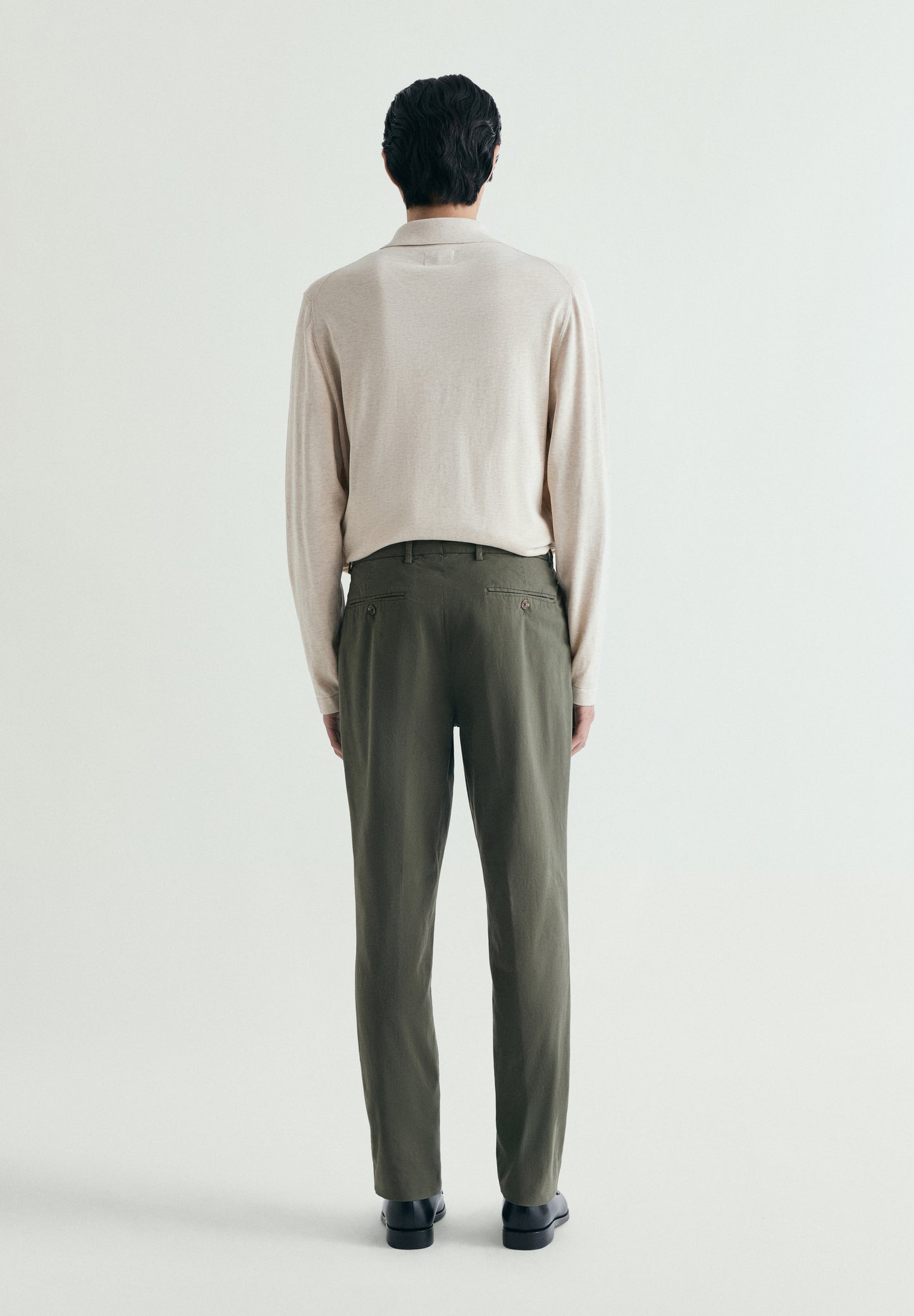 PANTALÓN CHINO PINZAS