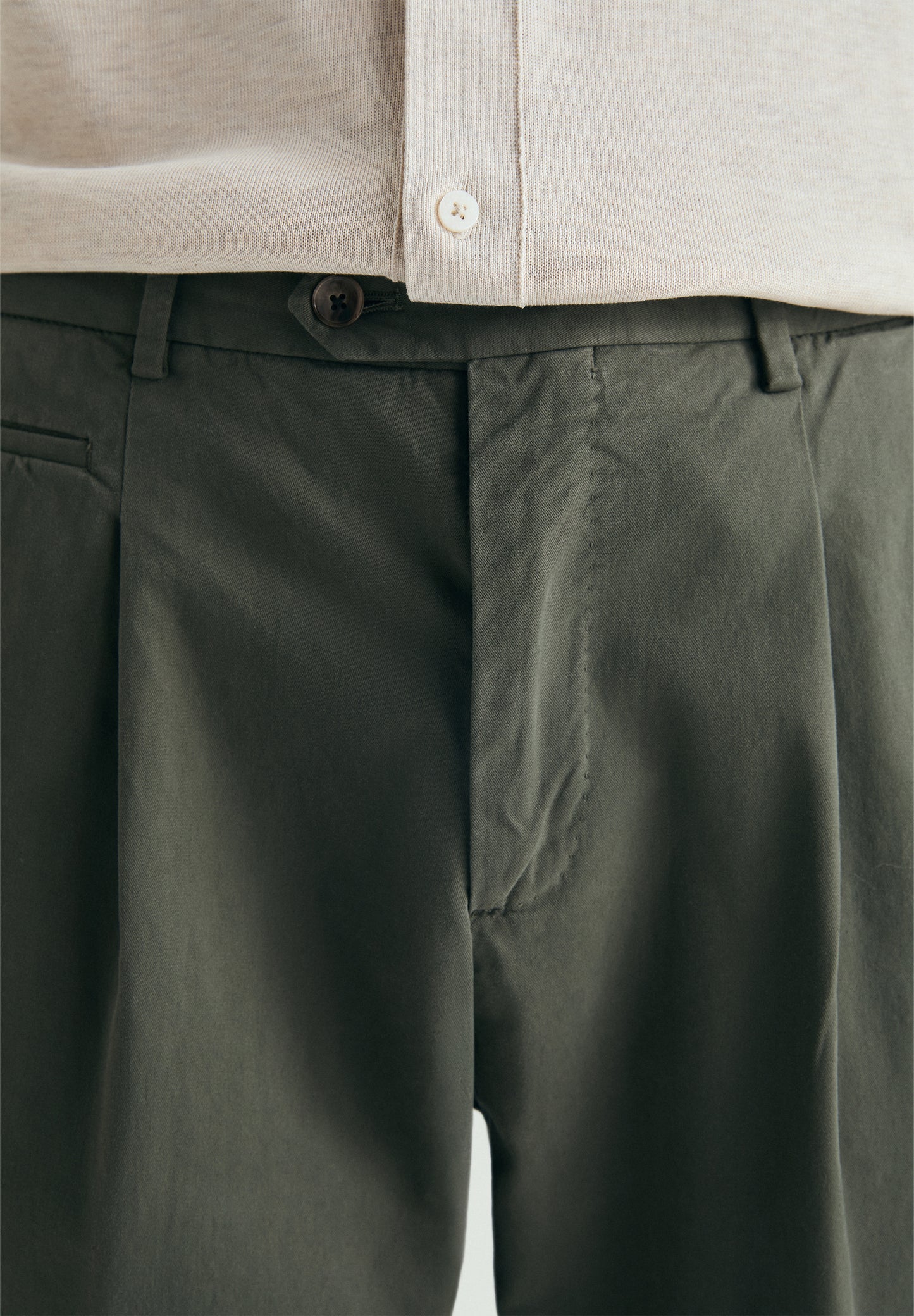 PANTALÓN CHINO PINZAS