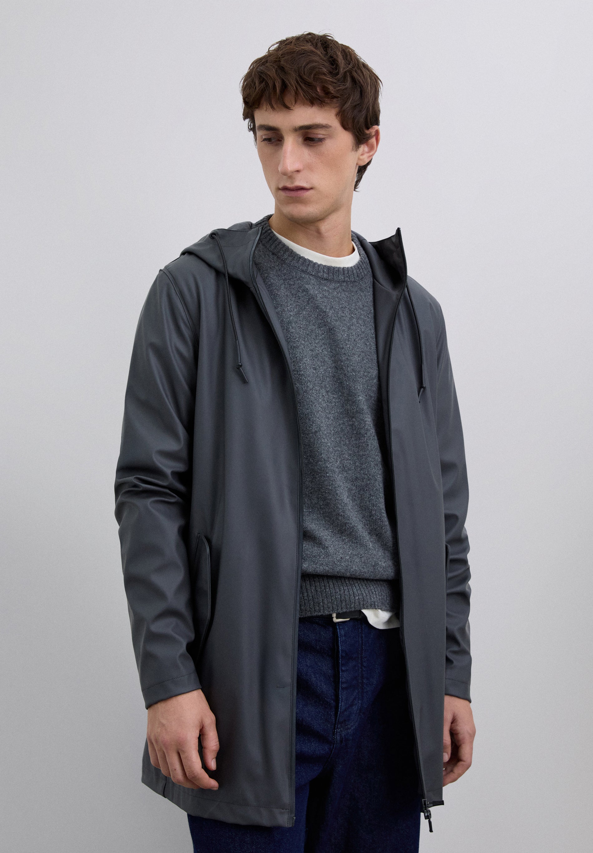 ABRIGO IMPERMEABLE LOGO