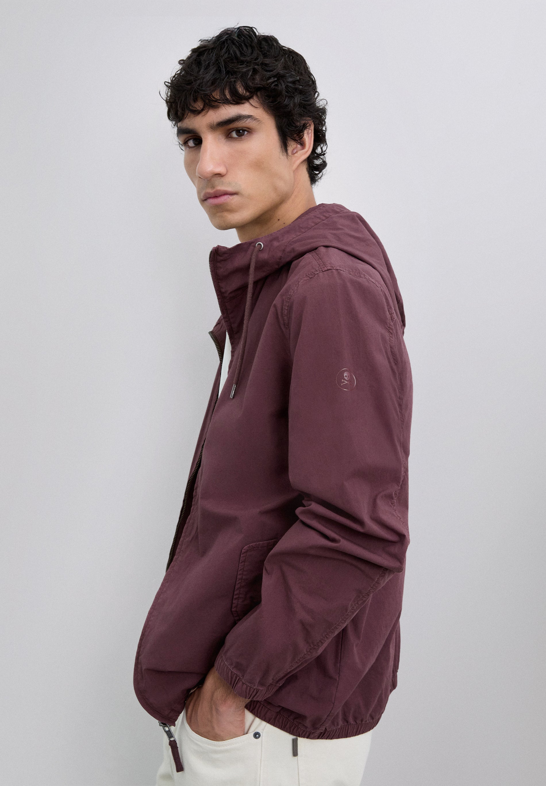 CHAQUETA LIGERA CAPUCHA - Scalpers