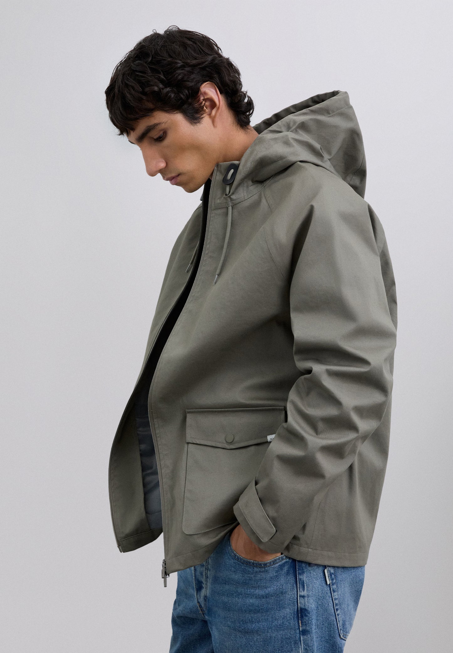 CHAQUETA IMPERMEABLE LOGO