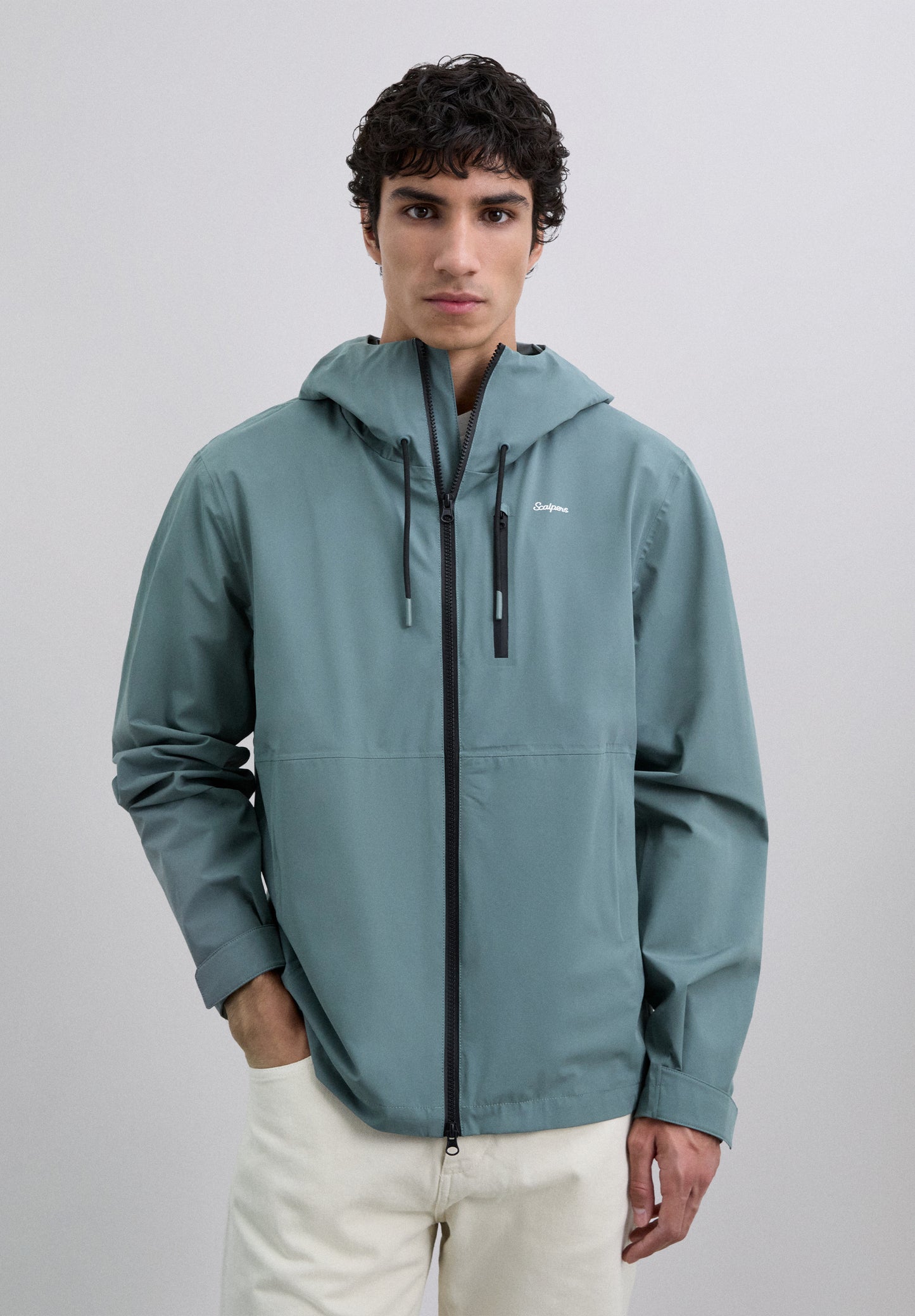 CHAQUETA IMPERMEABLE CAPUCHA ADN