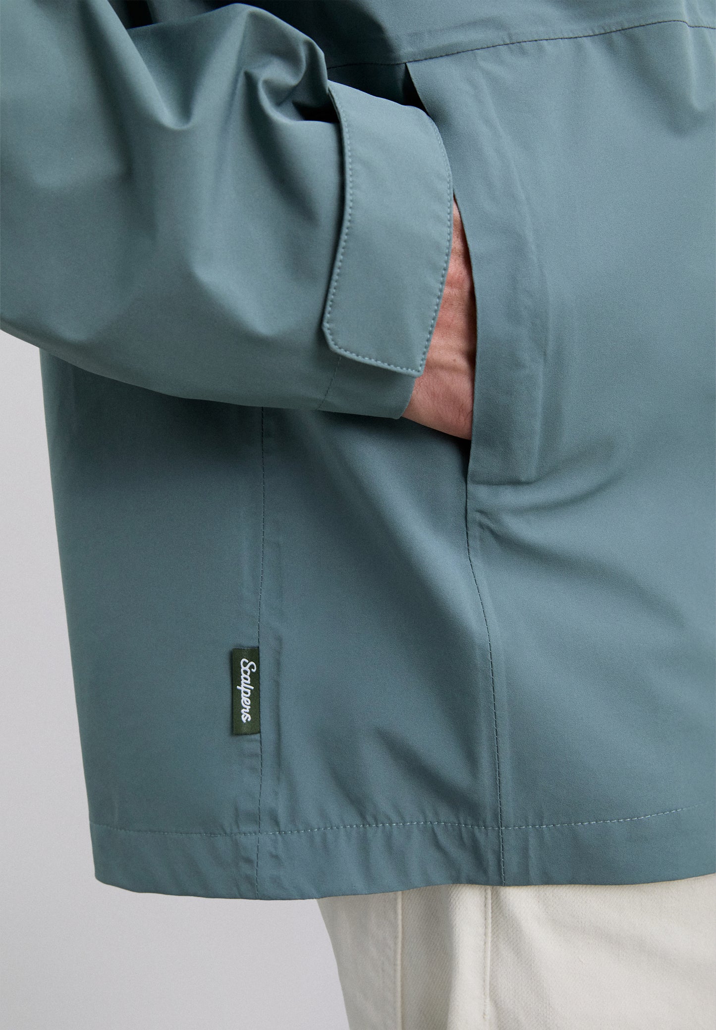 CHAQUETA IMPERMEABLE CAPUCHA ADN