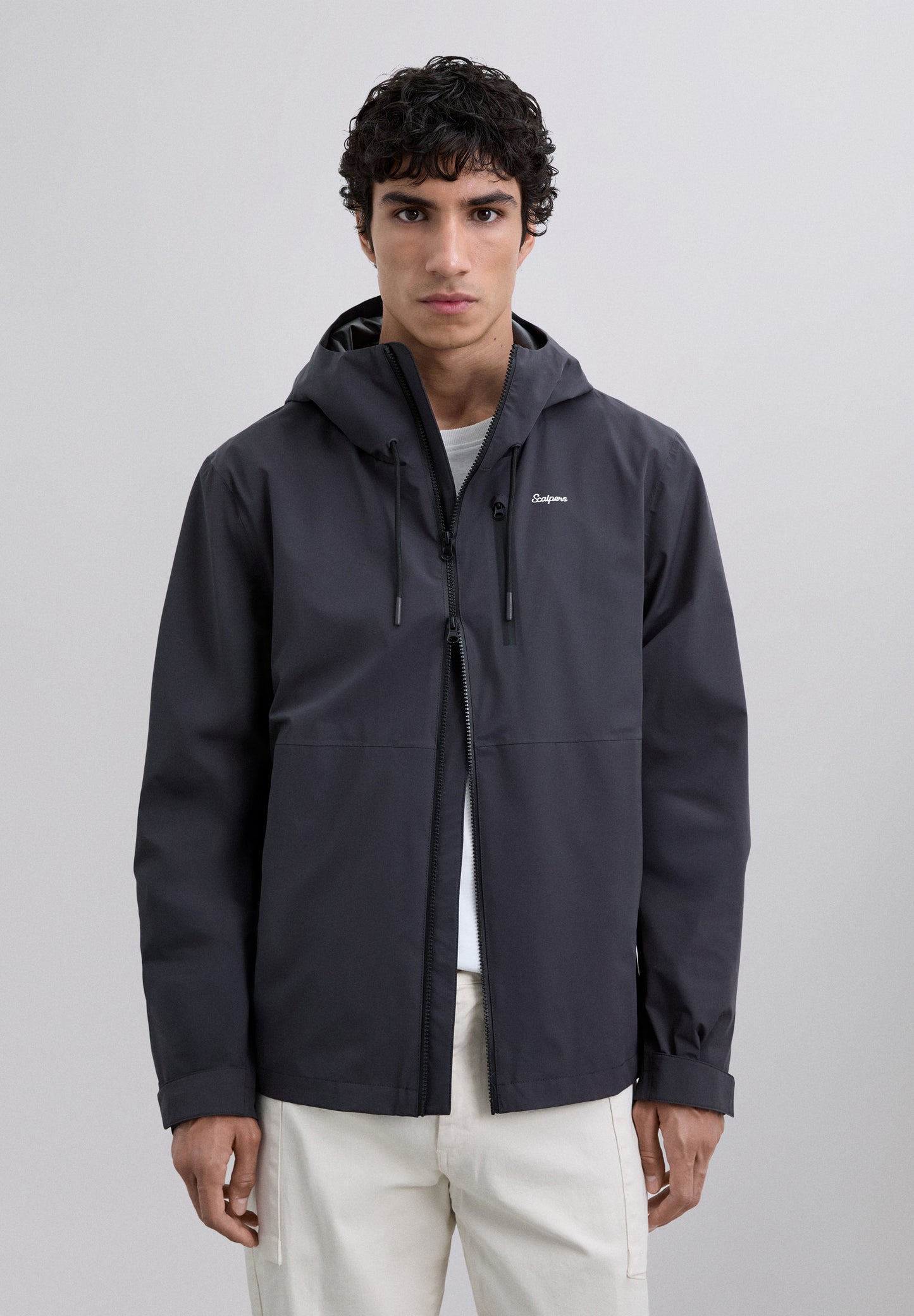 CHAQUETA IMPERMEABLE CAPUCHA ADN