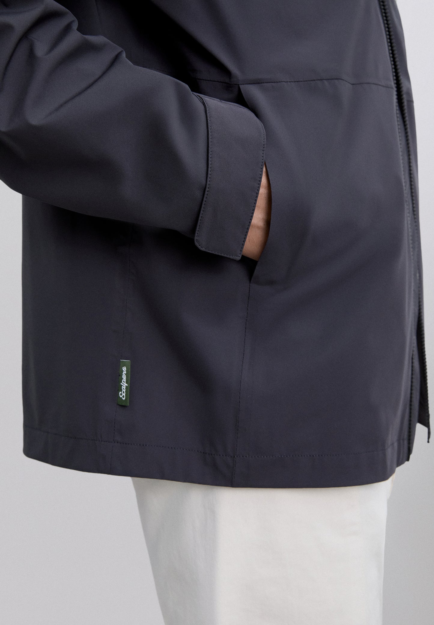 CHAQUETA IMPERMEABLE CAPUCHA ADN