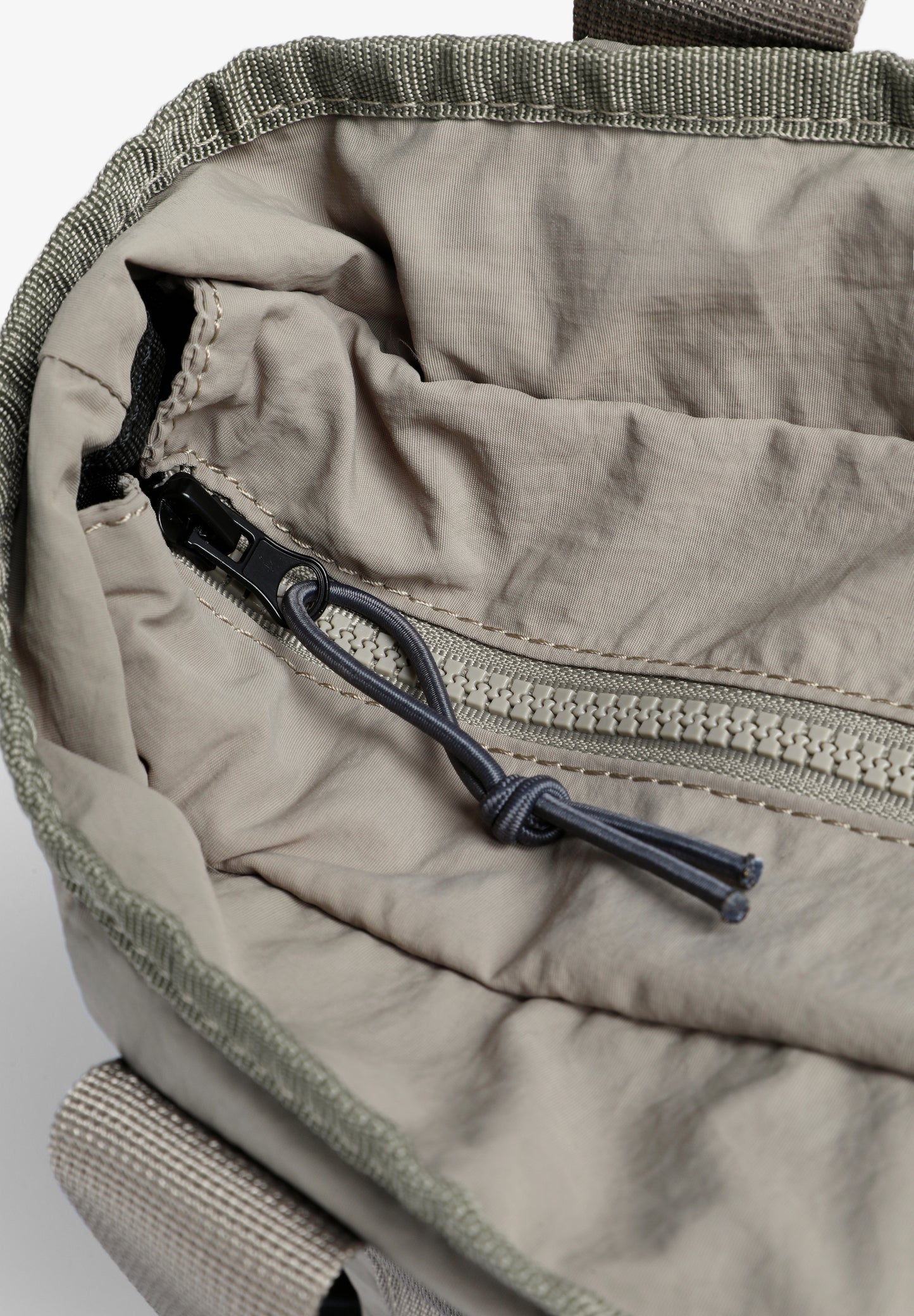 BOLSA ASAS AJUSTABLES CONTRASTE