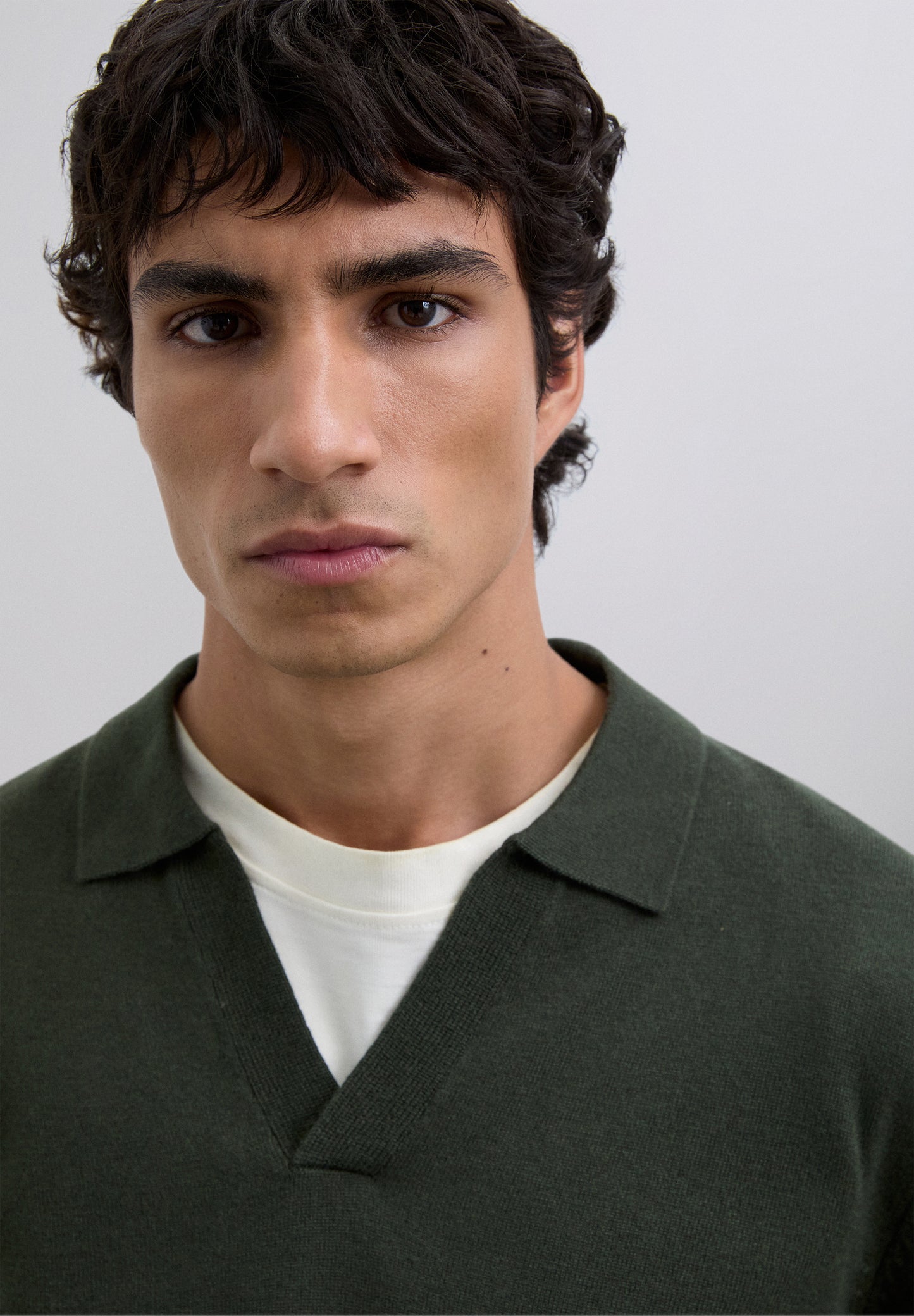 JERSEY POLO CUELLO PICO LANA