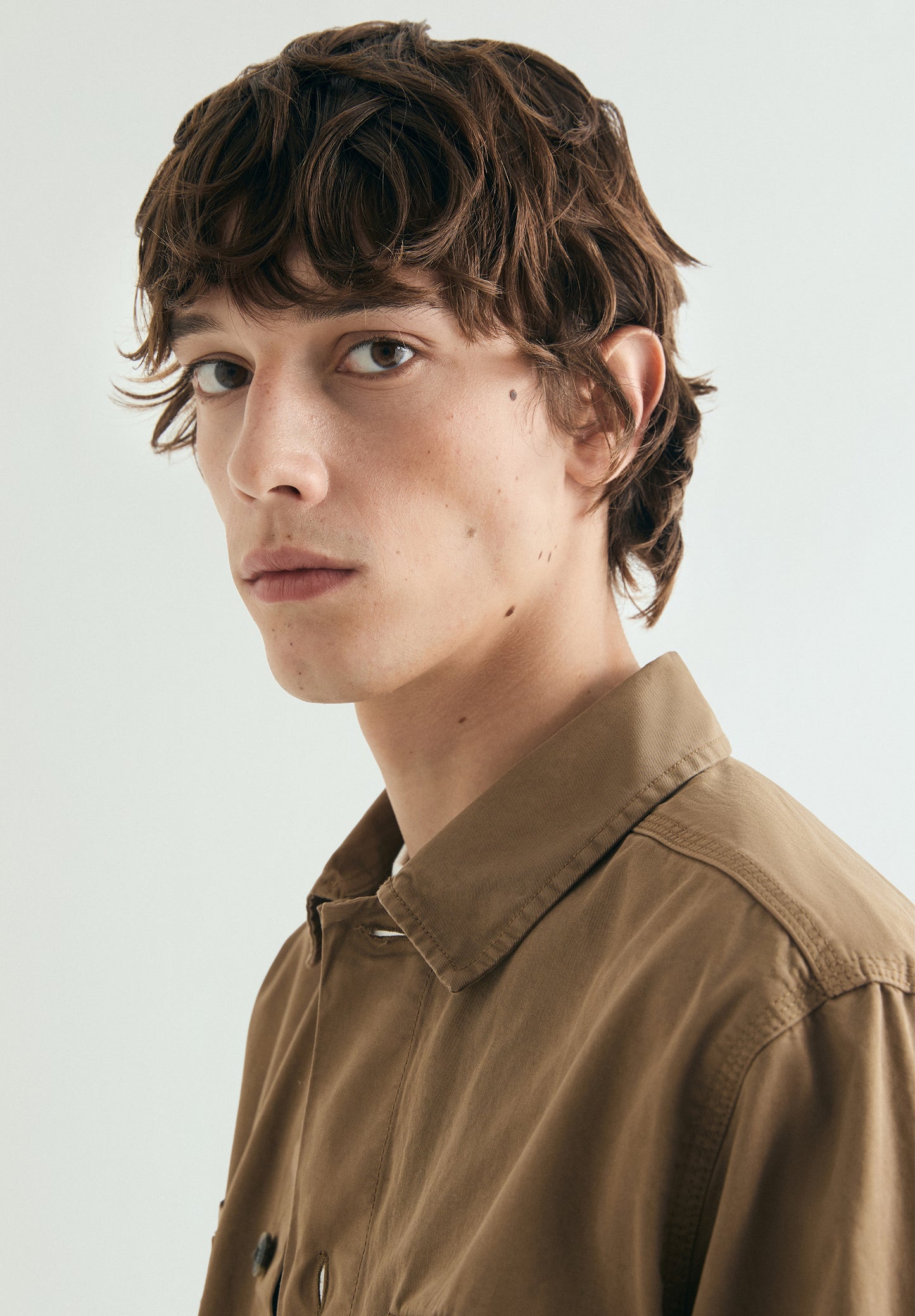 SOBRECAMISA BOLSILLOS ABOTONADA