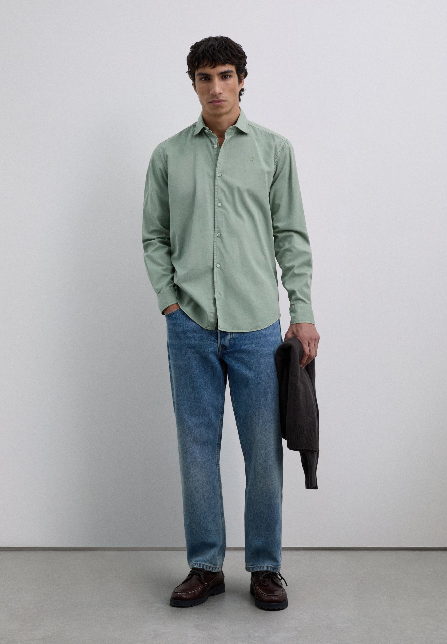 CAMISA REGULAR FIT BORDADA - Scalpers
