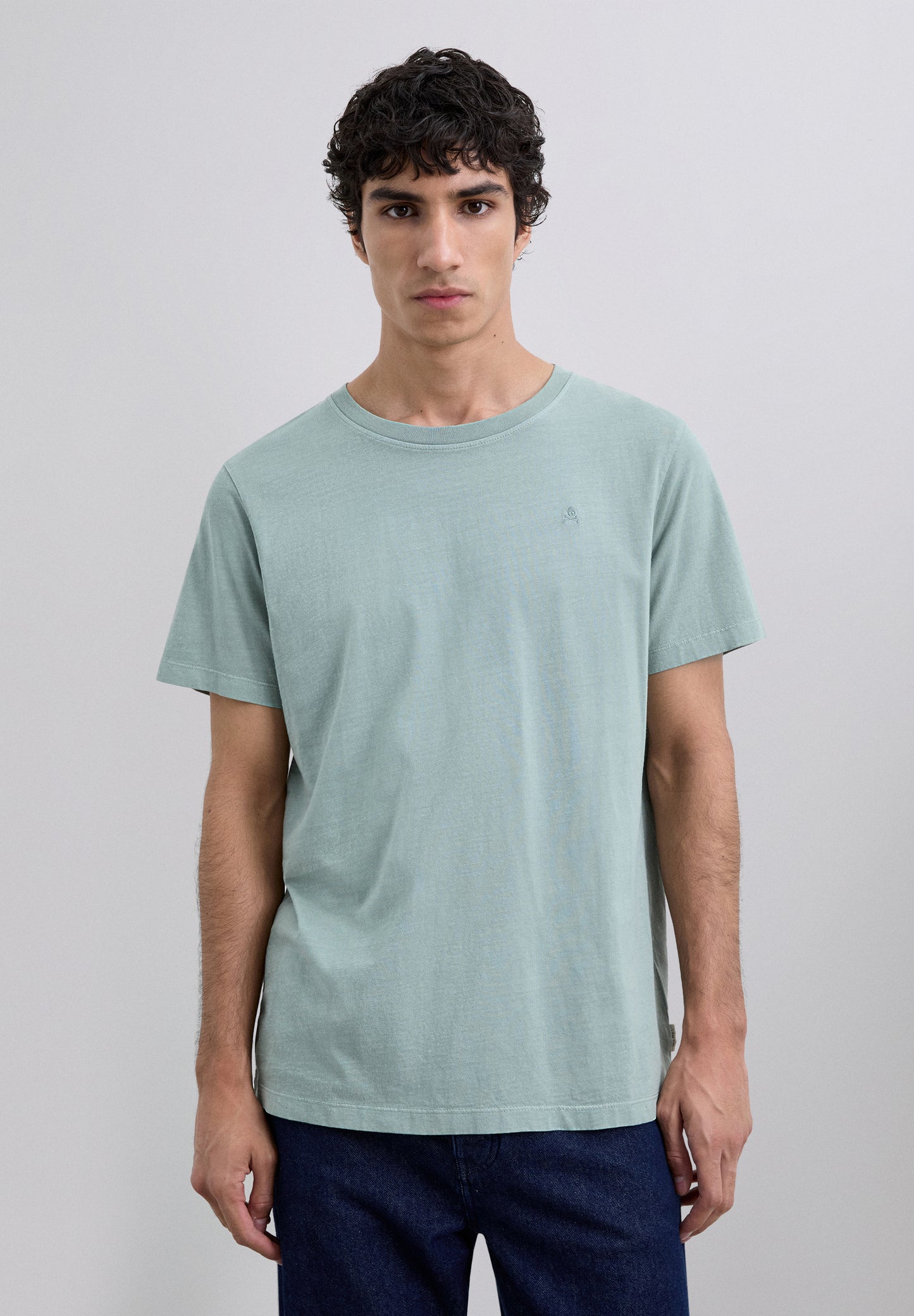 CAMISETA CALAVERA BORDADA TONO