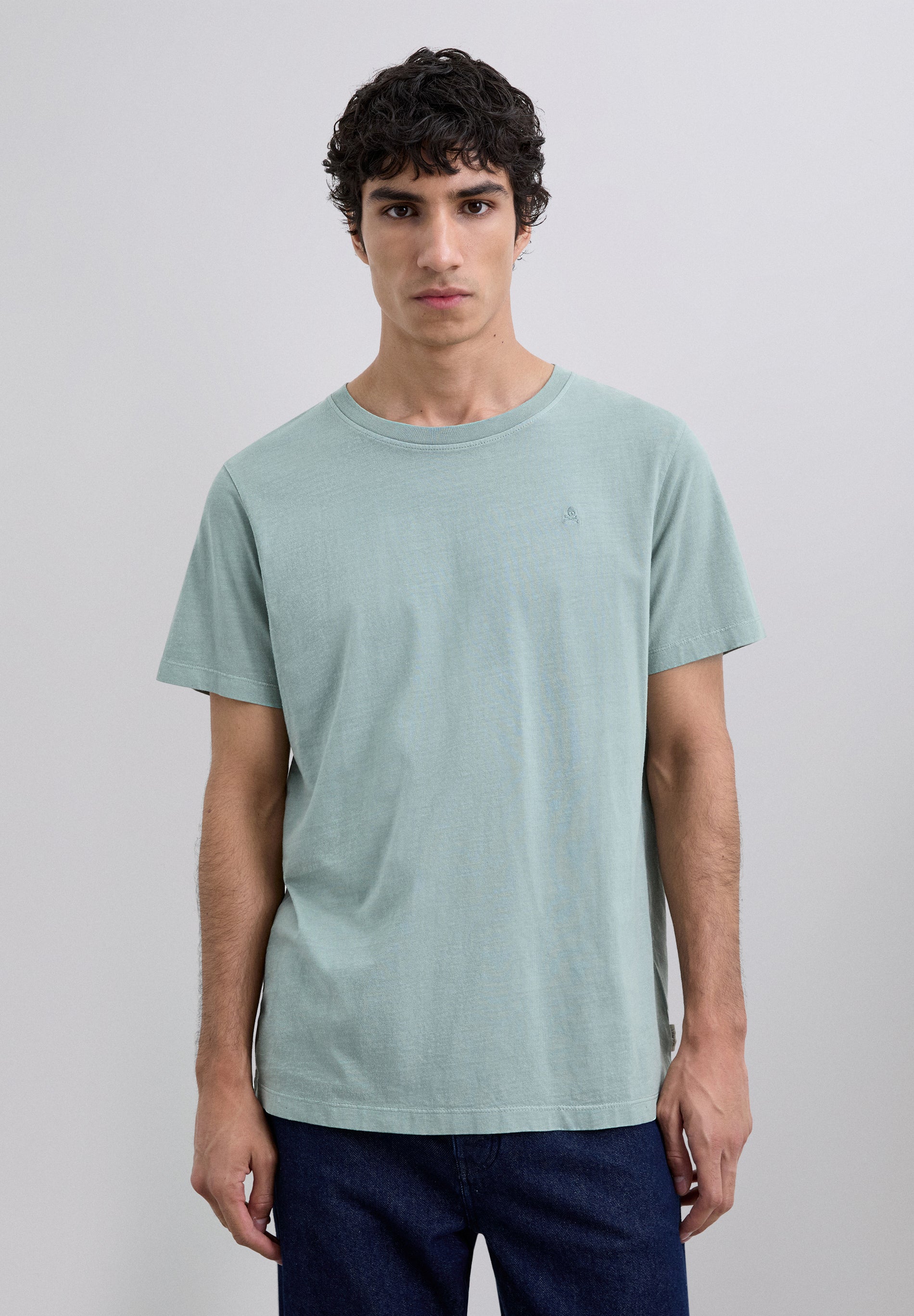 CAMISETA CALAVERA BORDADA TONO