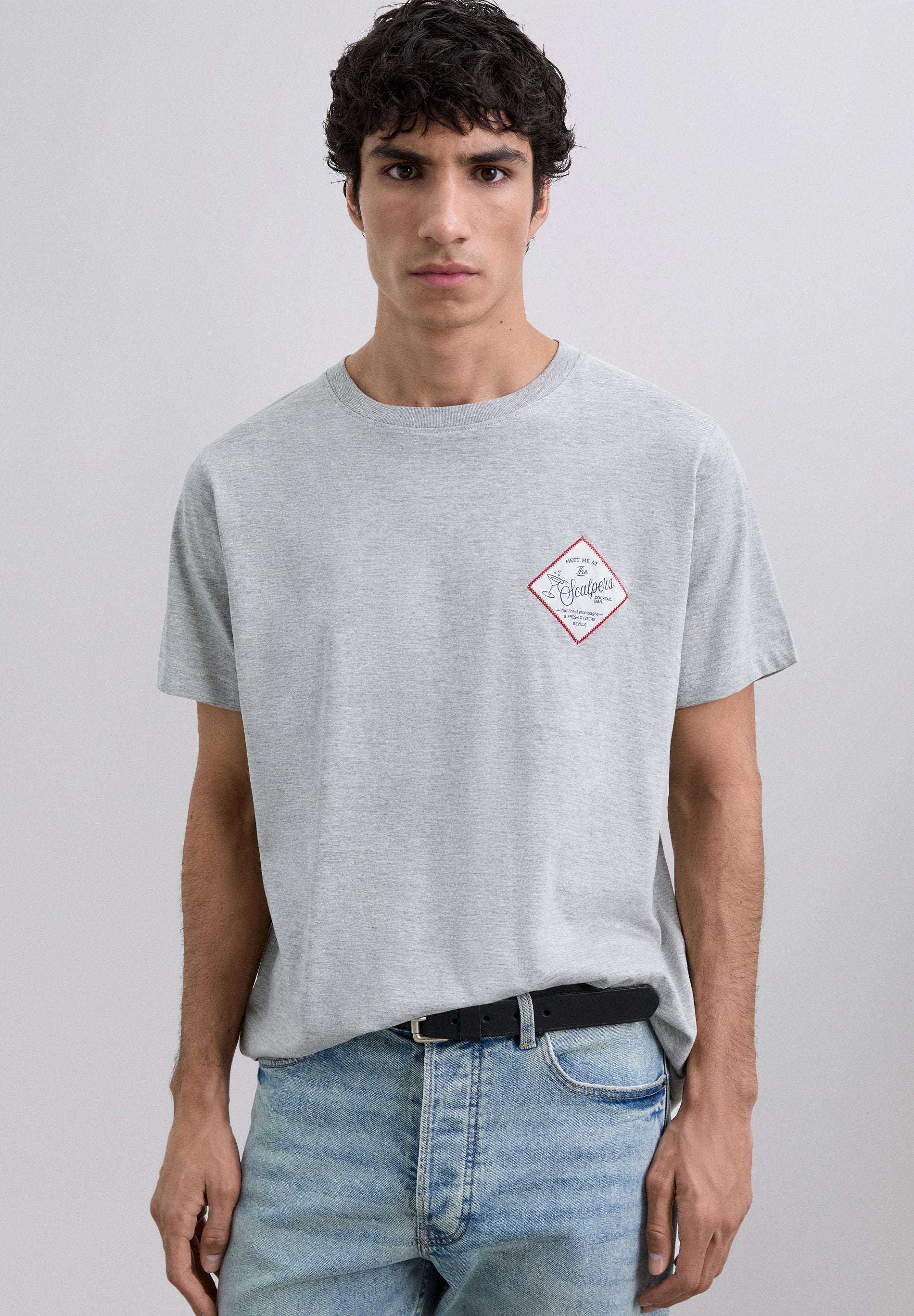 CAMISETA PARCHE BORDADO LOGO