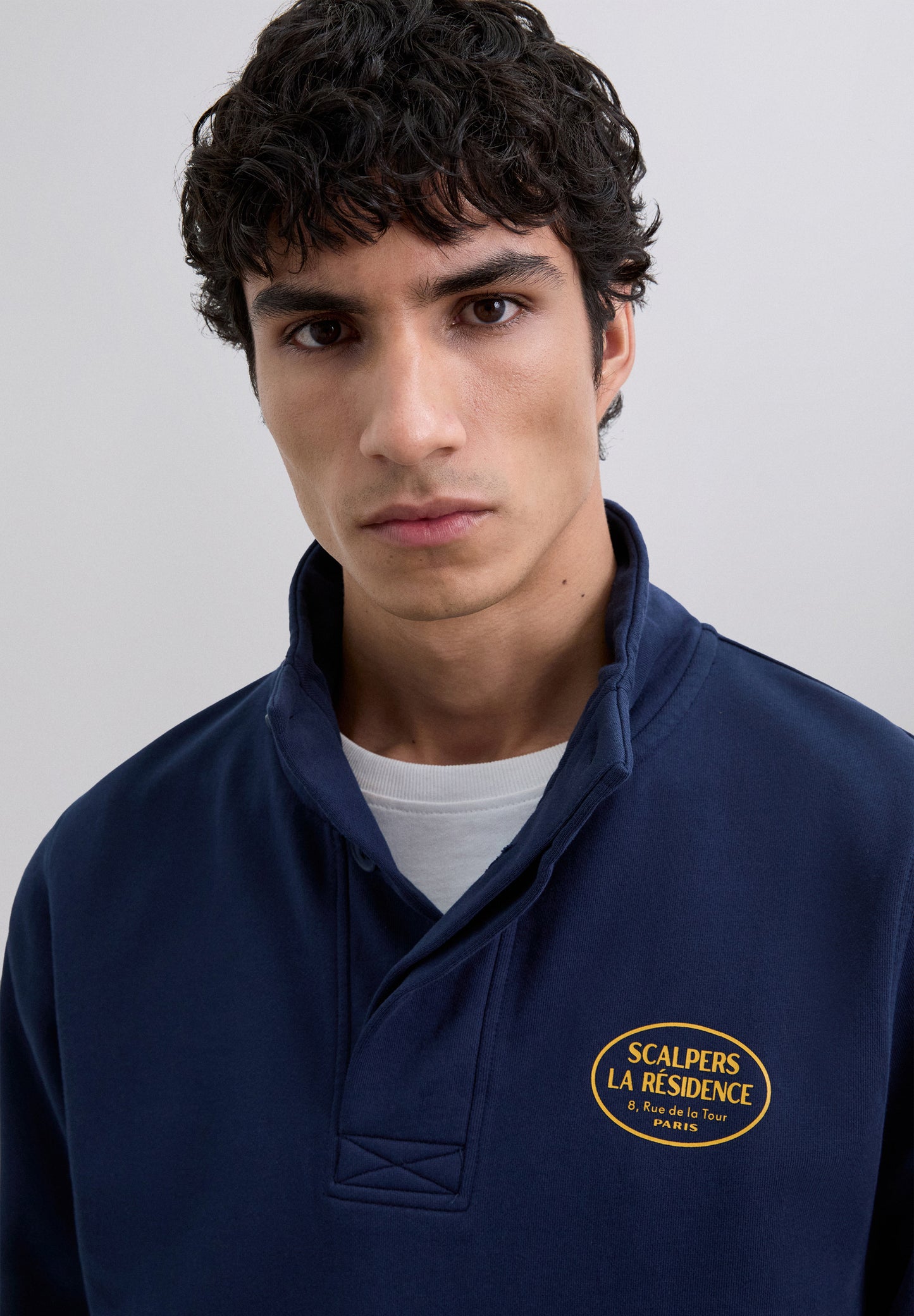 SUDADERA CUELLO ALTO LOGO