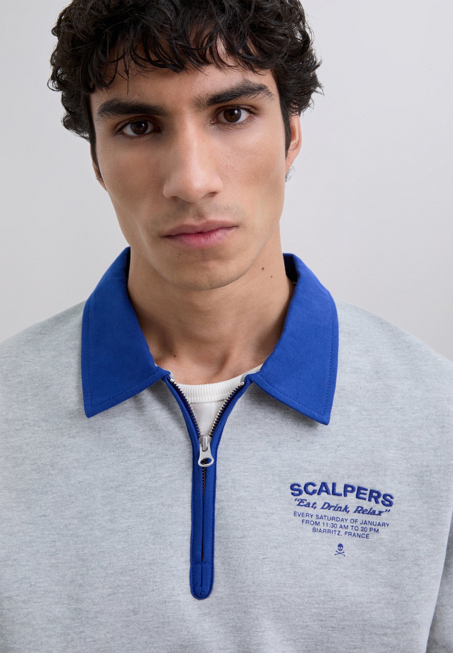 SUDADERA CREMALLERA BORDADOS