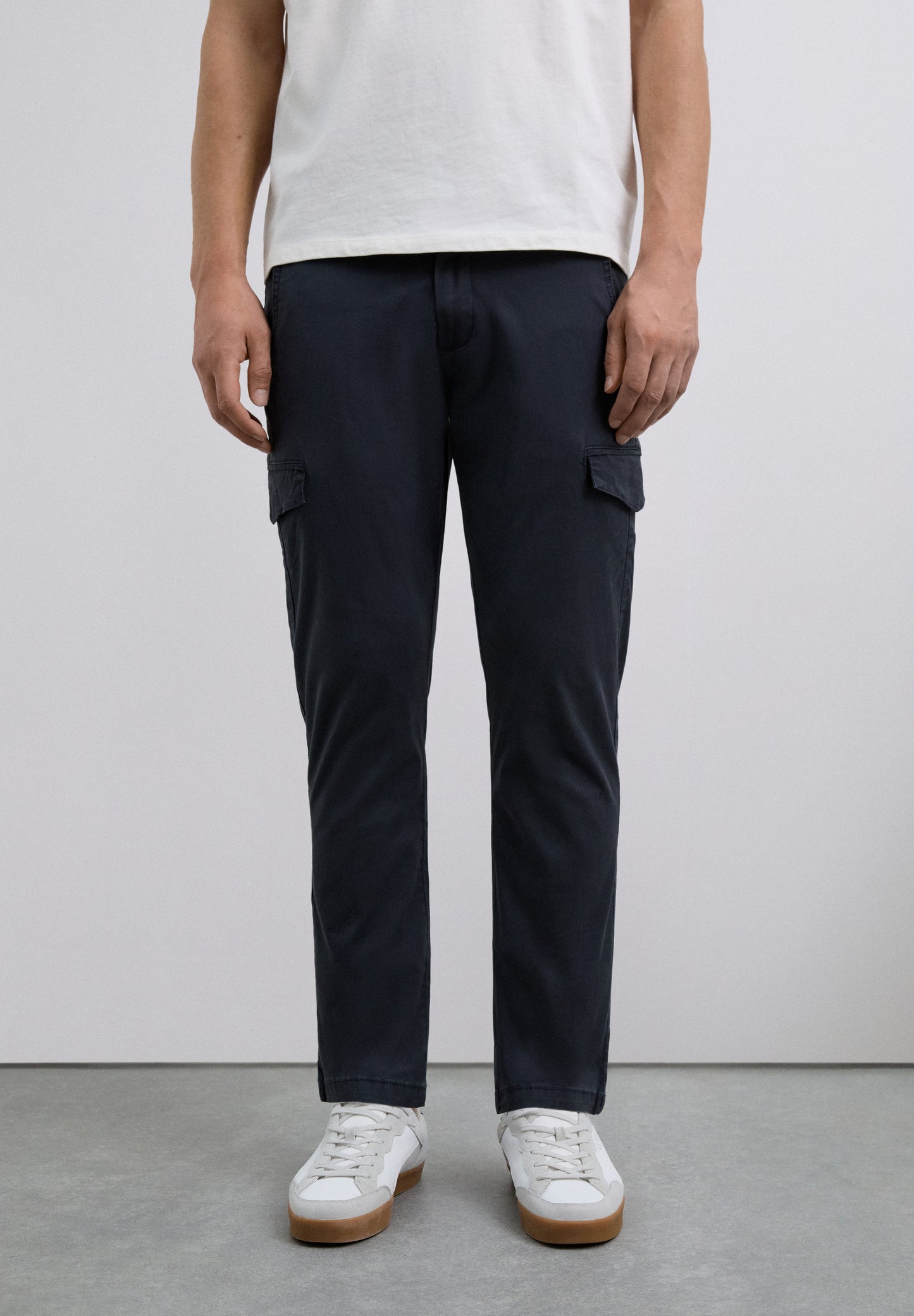 PANTALÓN CARGO SLIM FIT