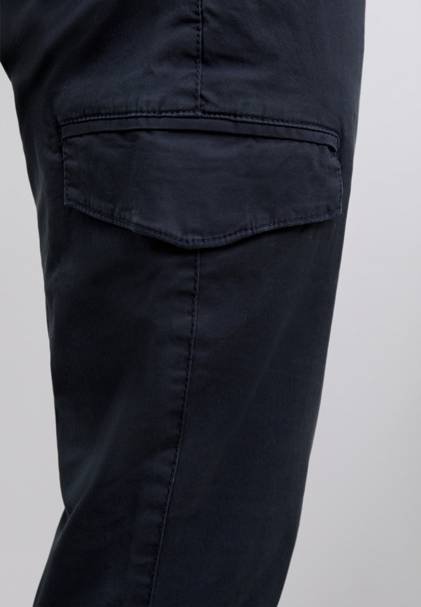 PANTALÓN CARGO SLIM FIT
