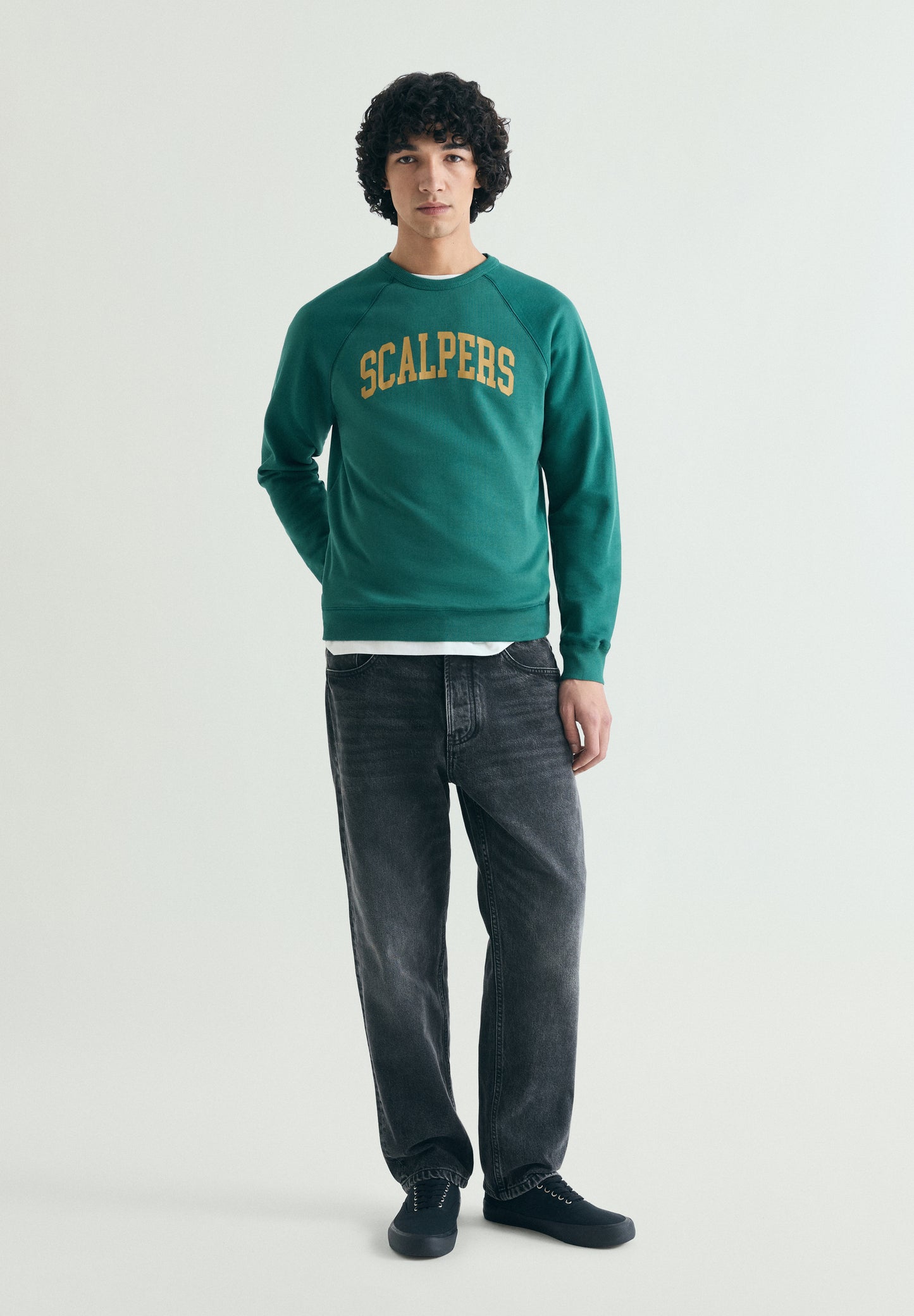 SUDADERA ESTAMPADA VARSITY