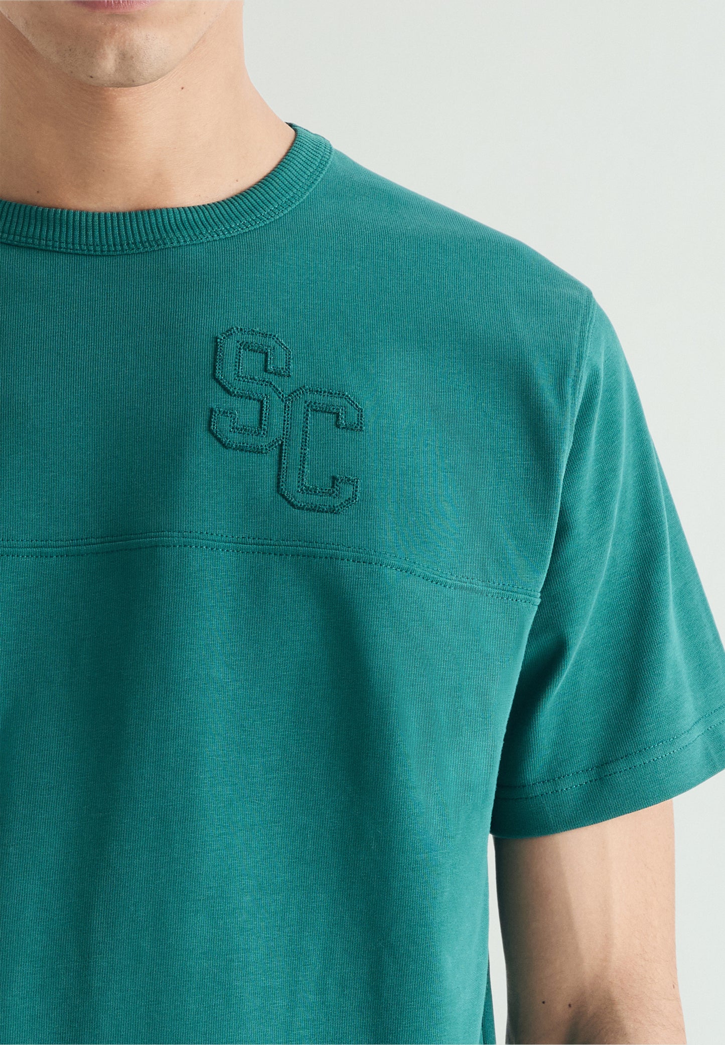 CAMISETA ESTAMPADA VARSITY