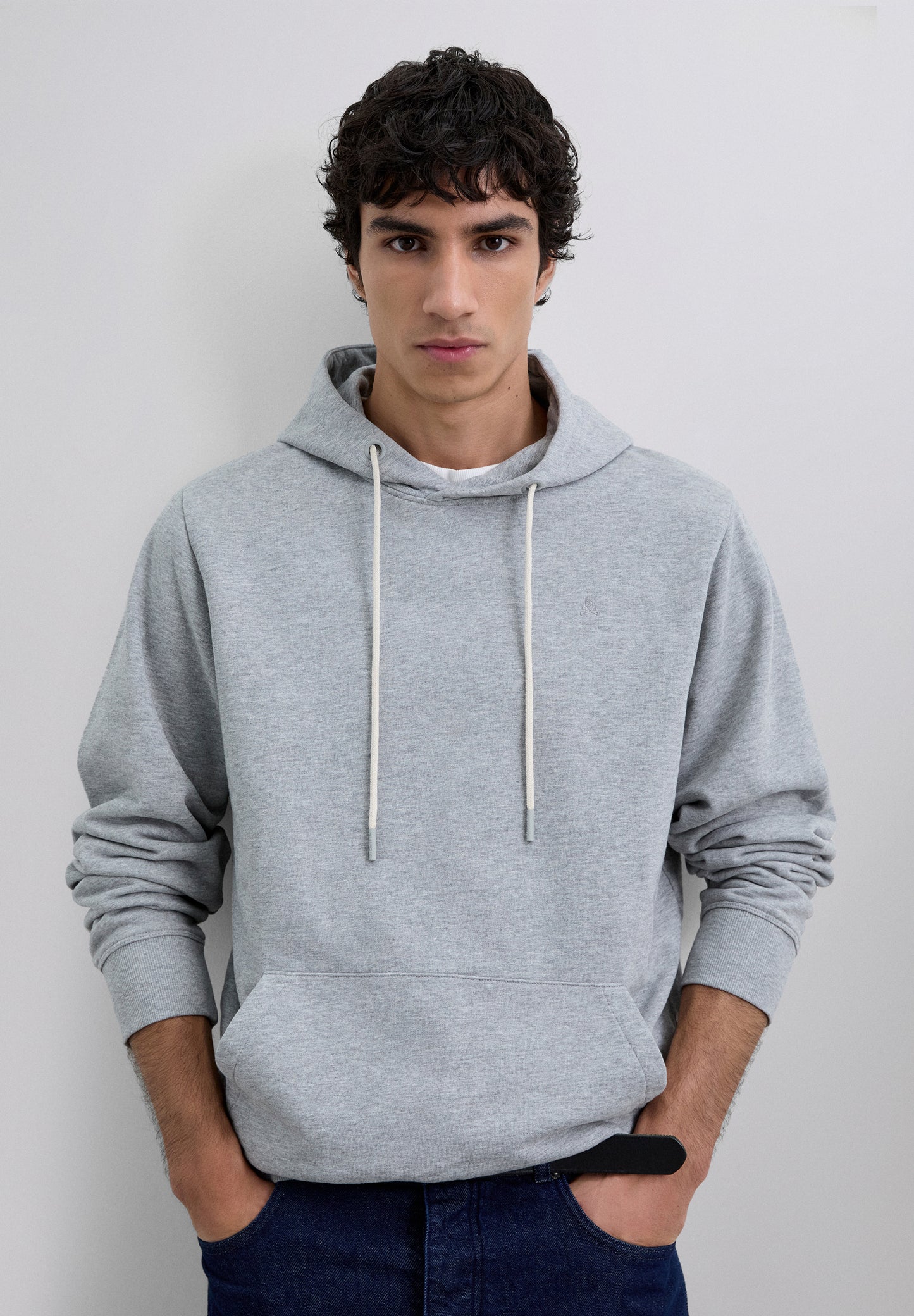 SUDADERA CAPUCHA BÁSICA BORDADA