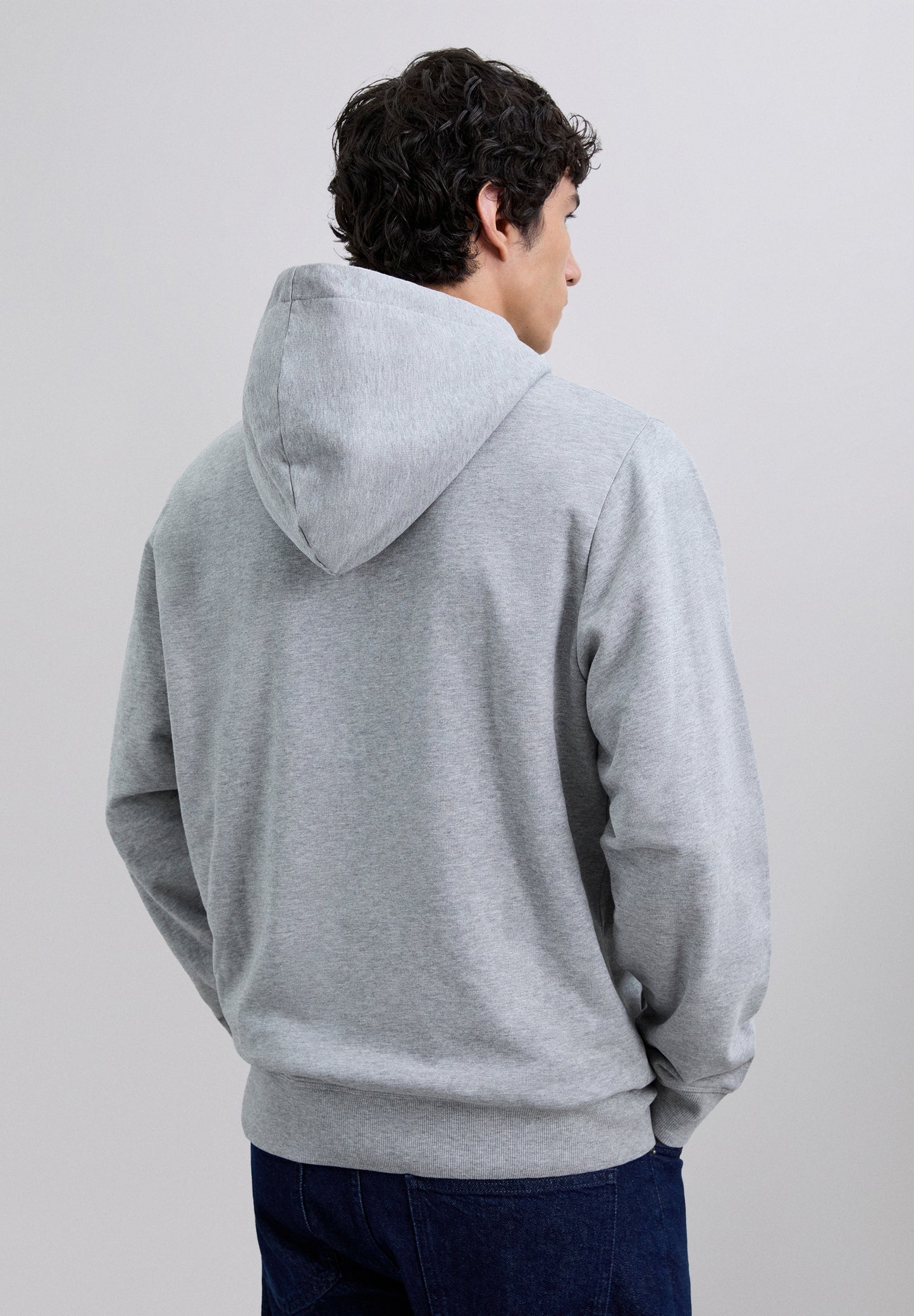 SUDADERA CAPUCHA BÁSICA BORDADA