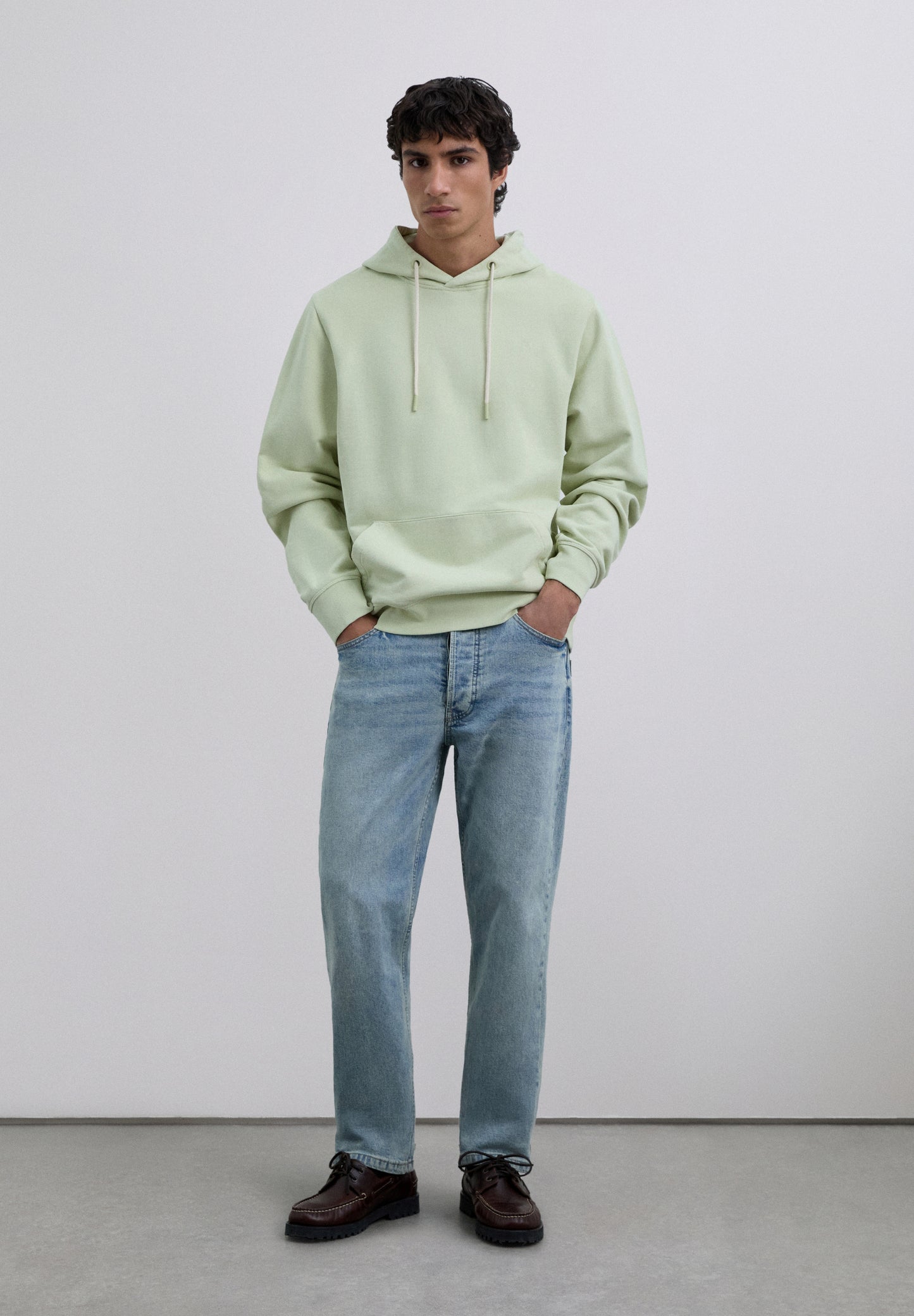 SUDADERA CAPUCHA BÁSICA BORDADA