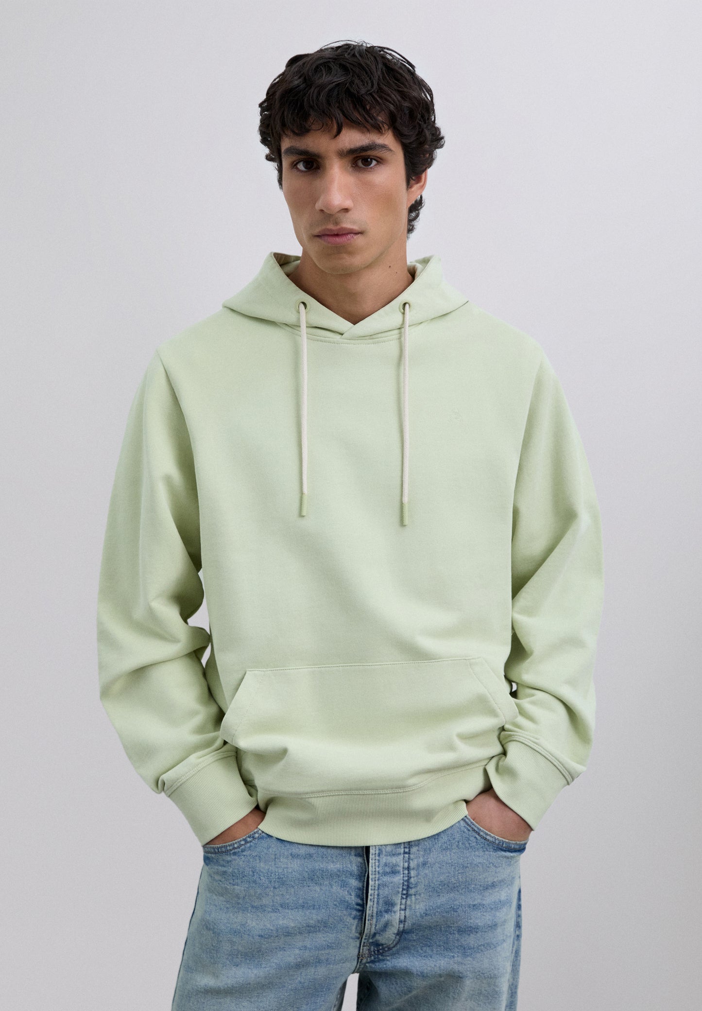 SUDADERA CAPUCHA BÁSICA BORDADA