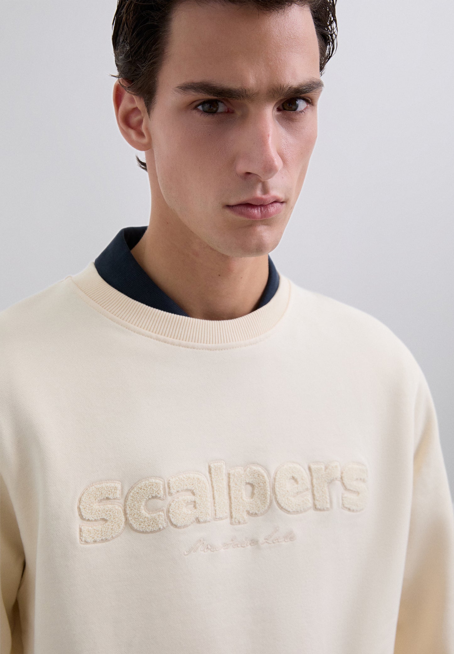 SUDADERA LOGO RELIEVE
