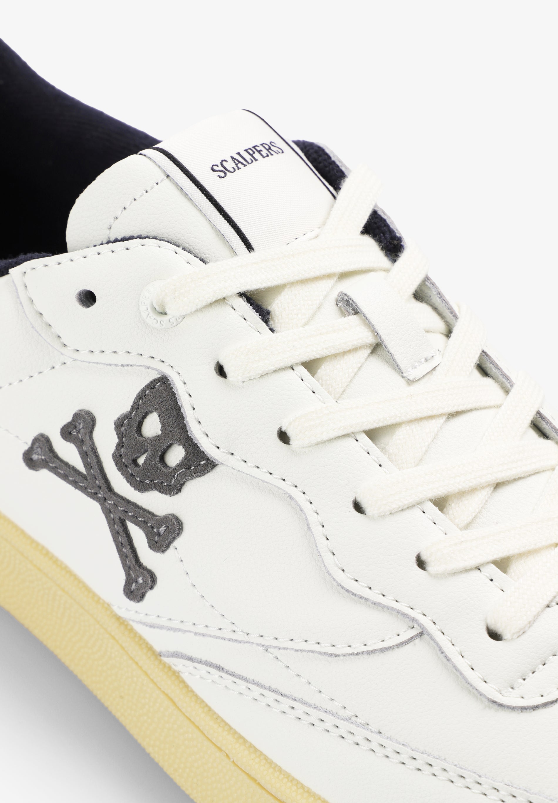 SNEAKERS CALAVERA PIEL - Scalpers