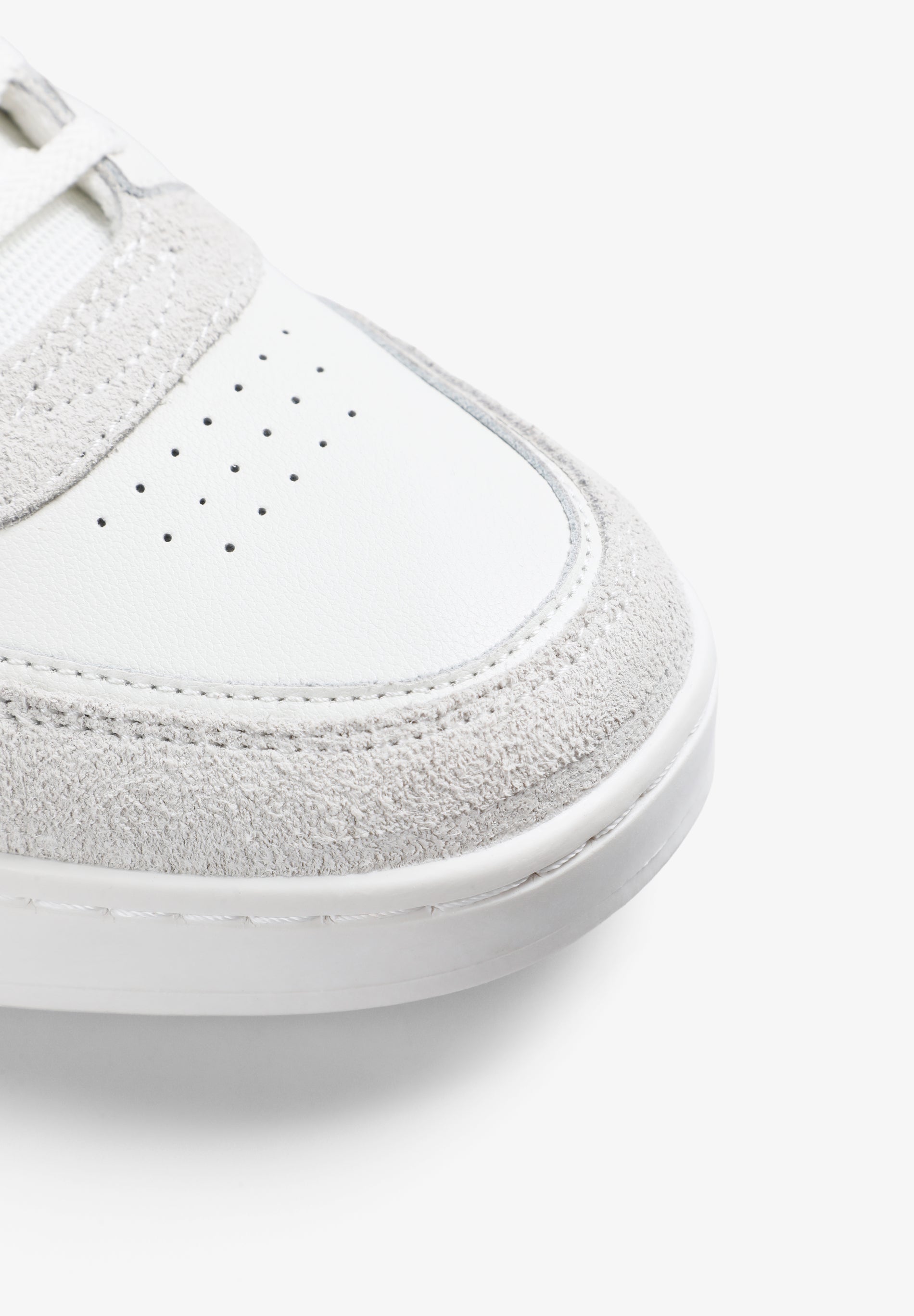 SNEAKERS CALAVERA PIEL - Scalpers