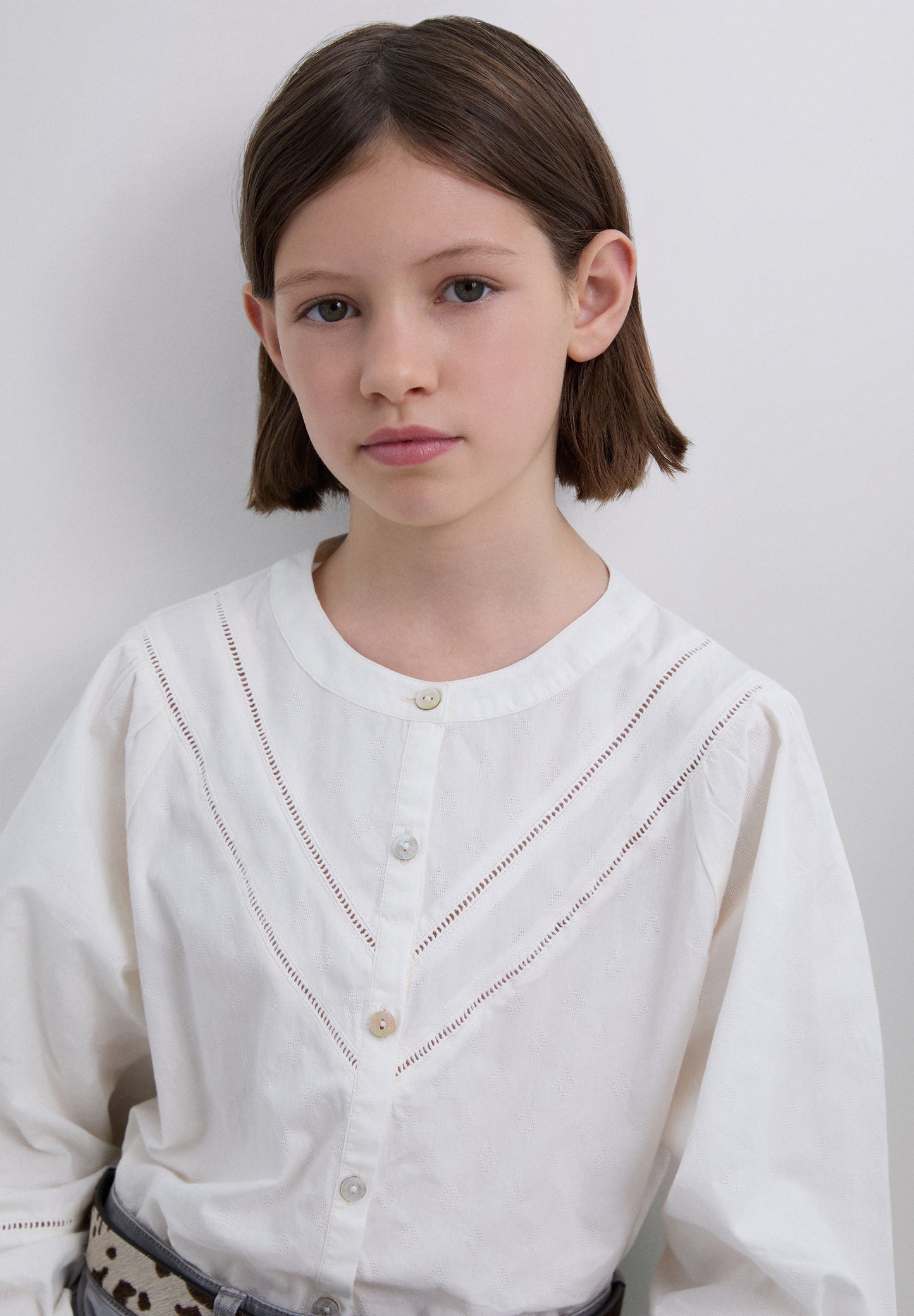 CAMISA ROMÁNTICA BORDADOS