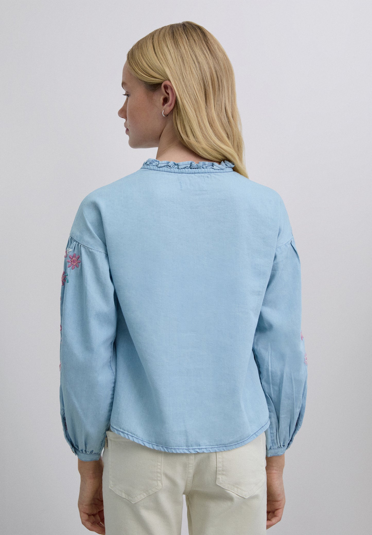 CAMISA FLORES MANGA ABULLONADA