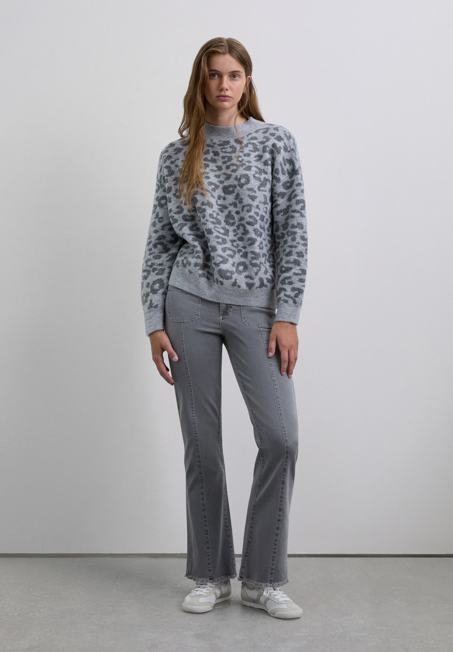 PANTALÓN FLARE FLECOS