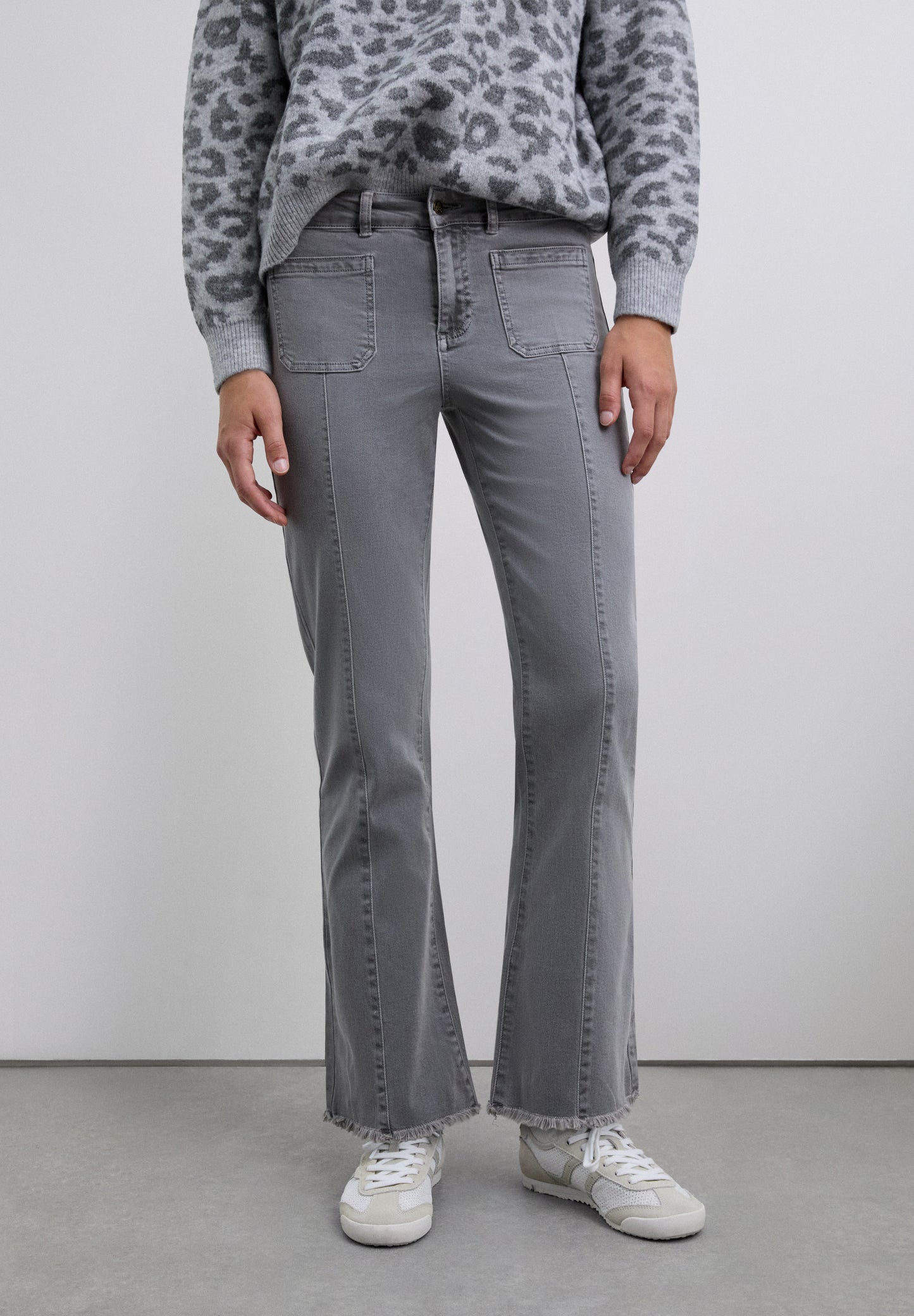 PANTALÓN FLARE FLECOS