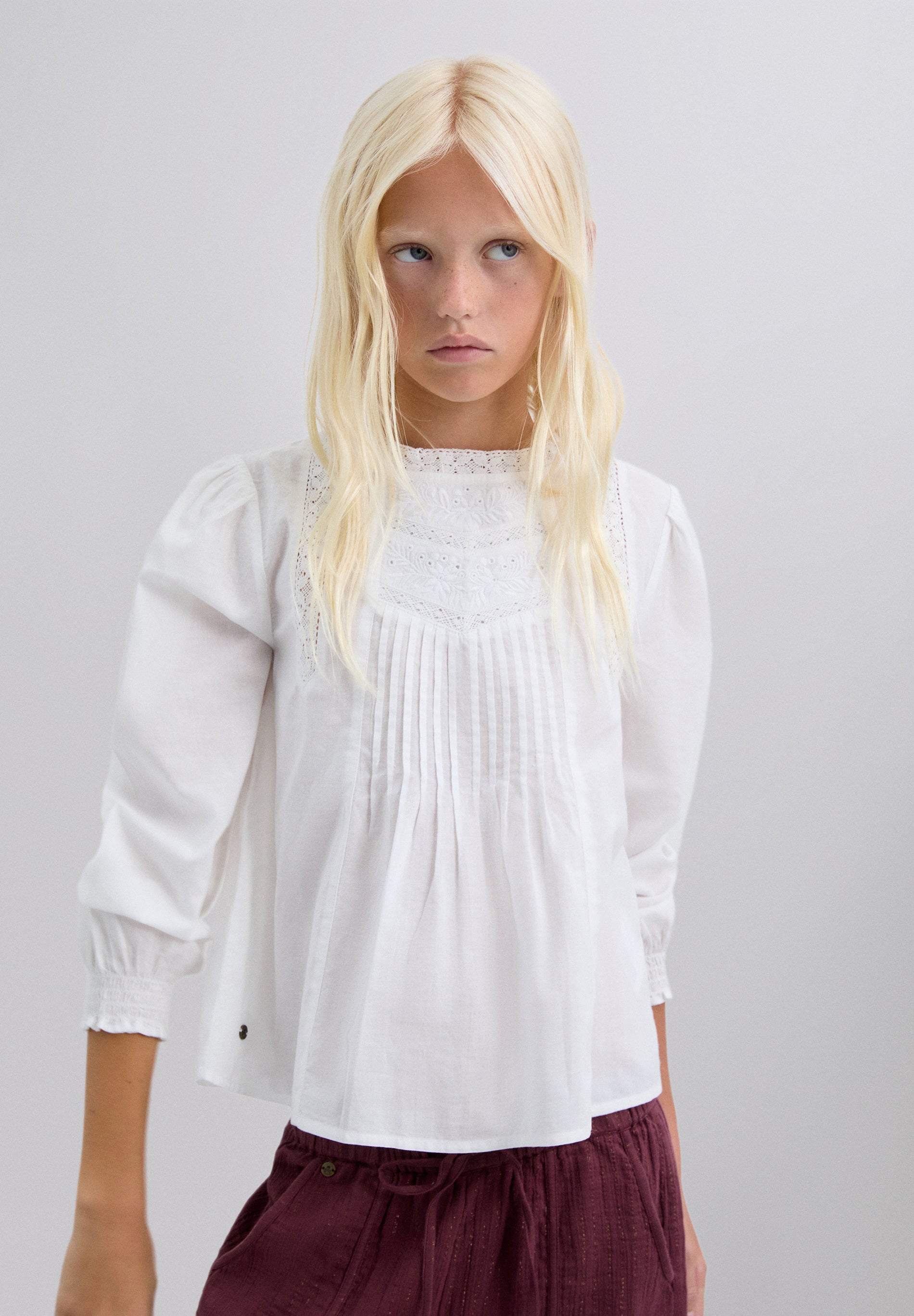 BLUSA MOTIVOS ENCAJE