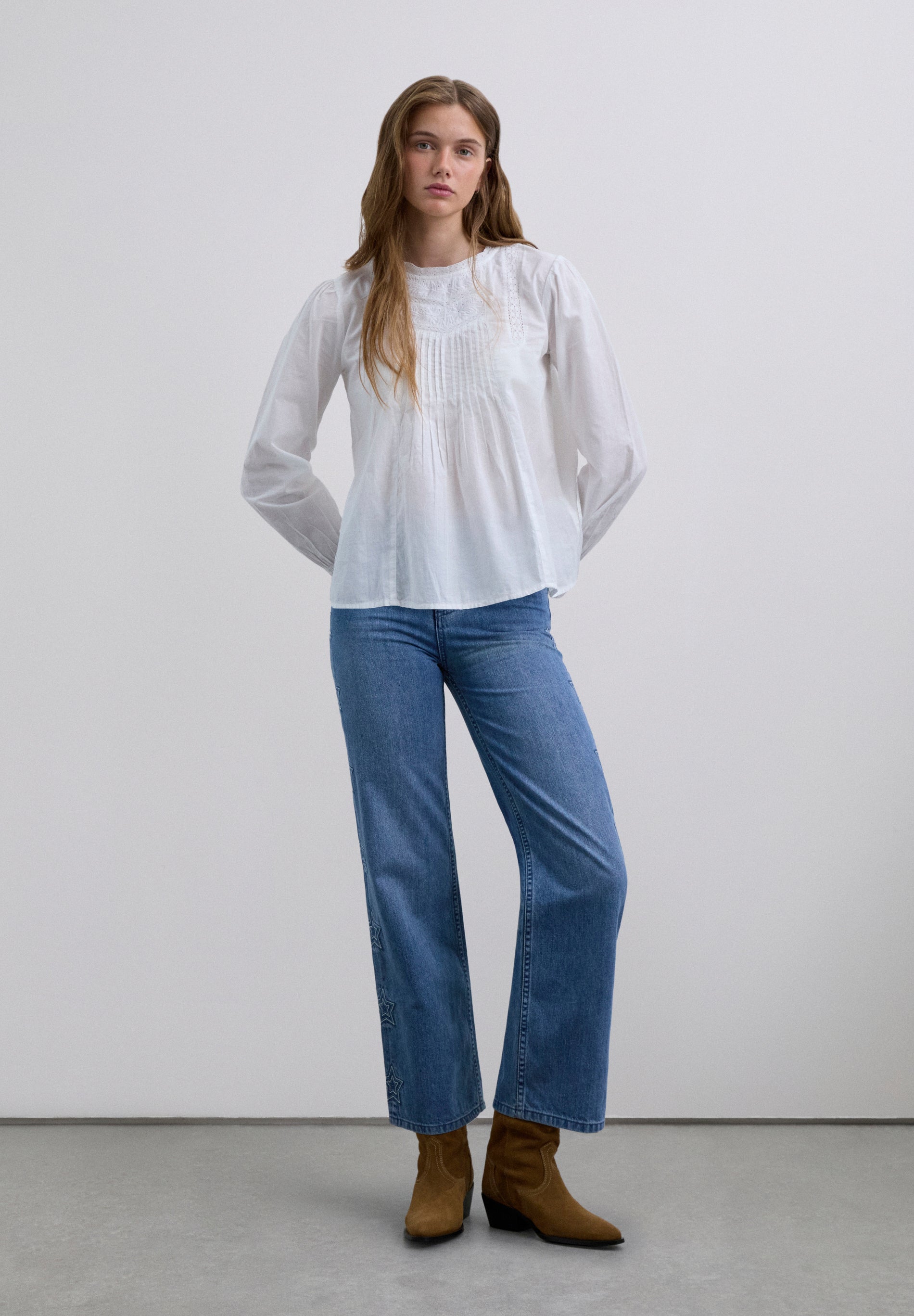 BLUSA MOTIVOS ENCAJE