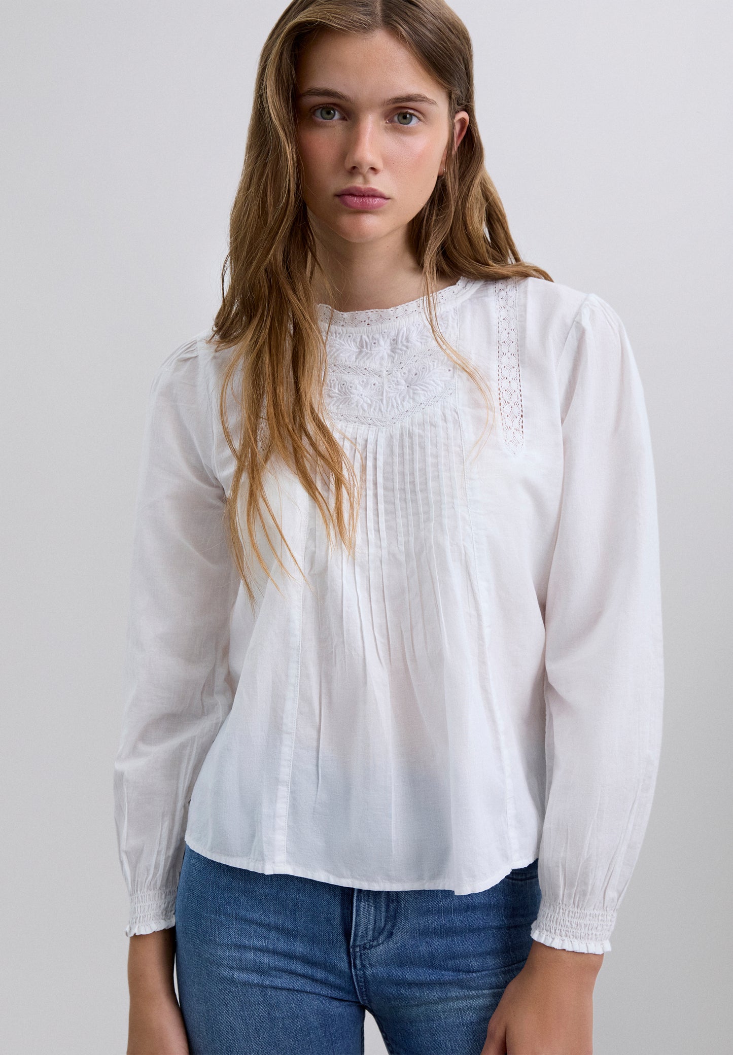 BLUSA MOTIVOS ENCAJE