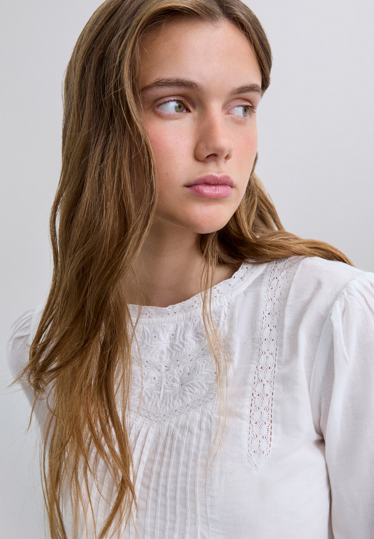 BLUSA MOTIVOS ENCAJE
