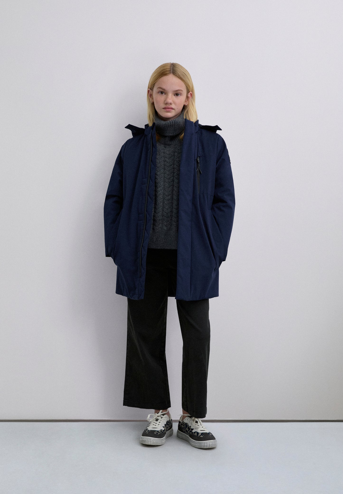 PARKA LARGA PARCHE LATERAL