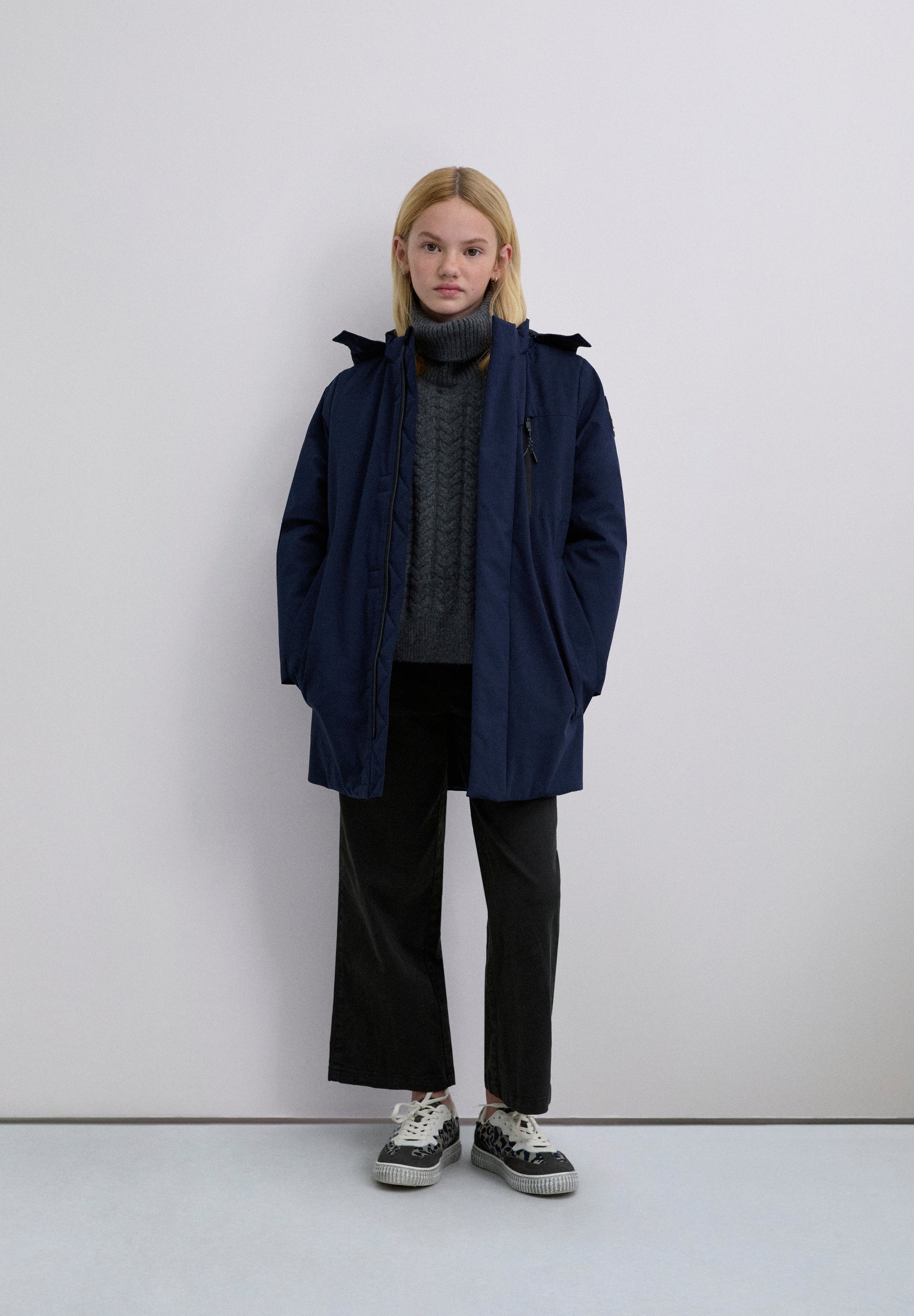 PARKA LARGA PARCHE LATERAL