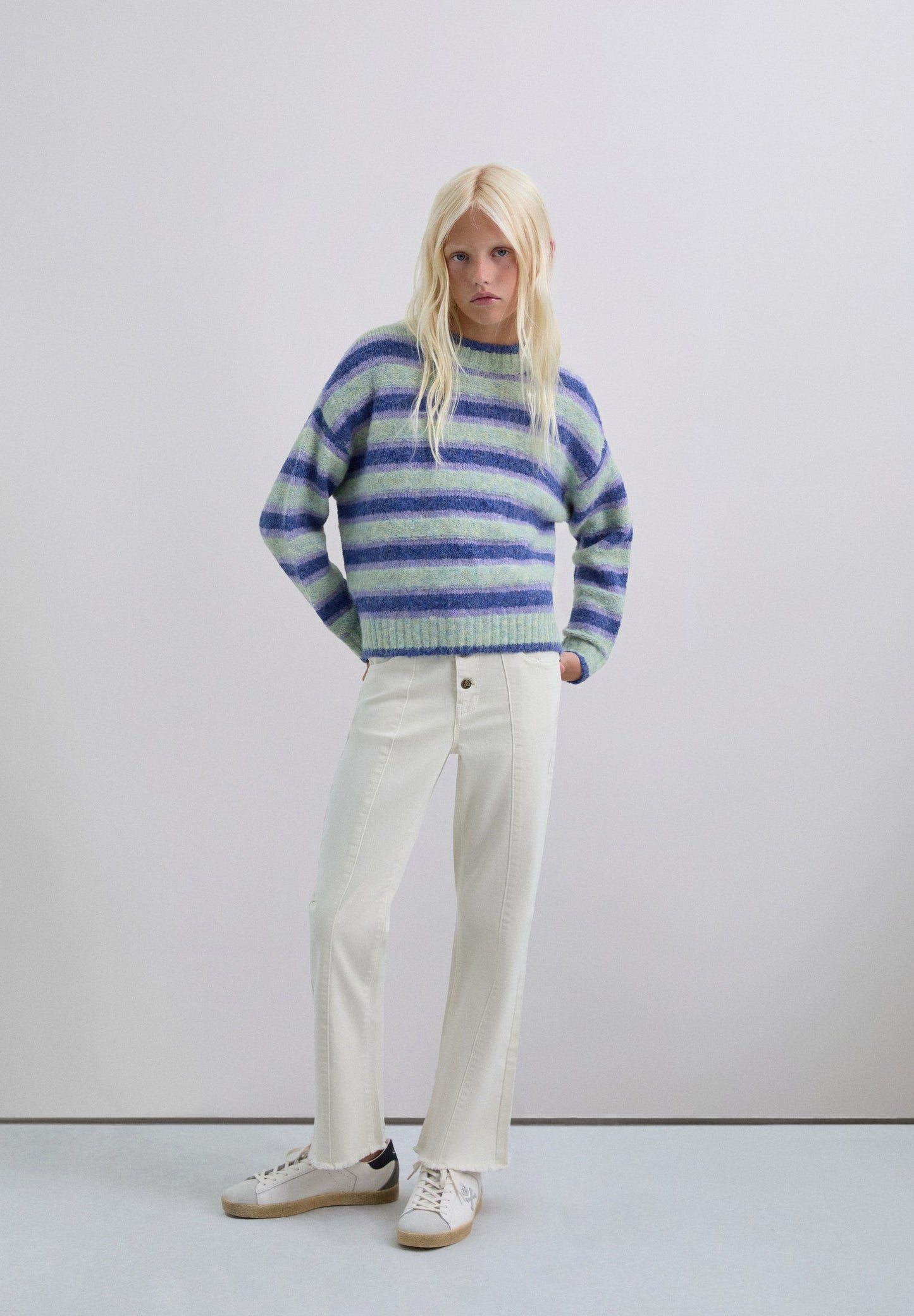 PANTALÓN DENIM CORTE FLARE