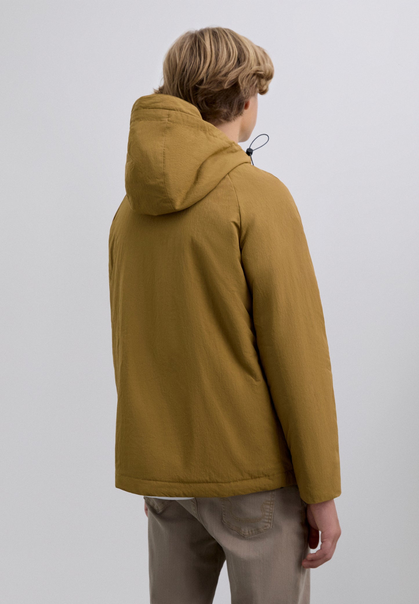 CHAQUETA CAPUCHA BOLSILLOS LOGO