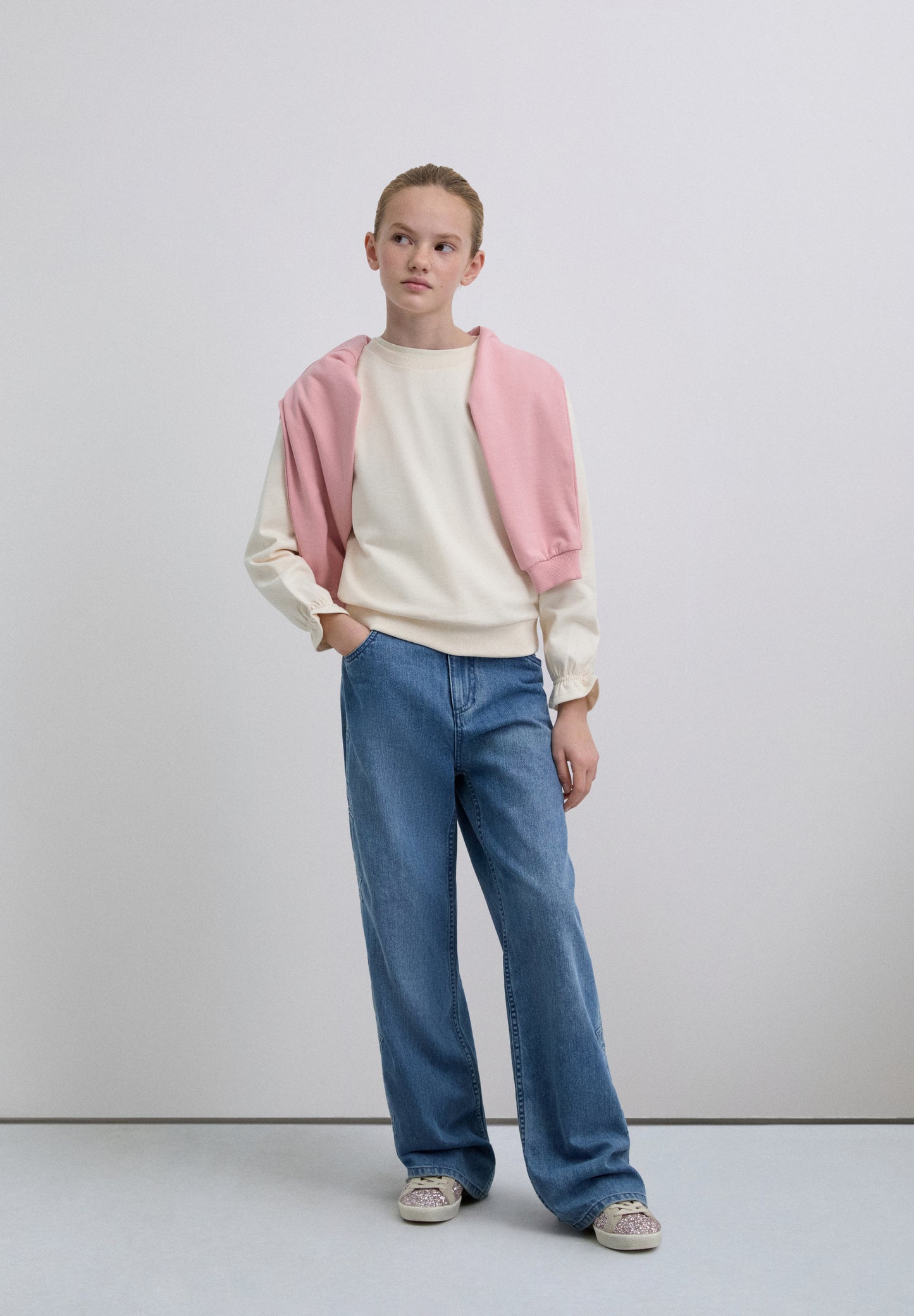 SUDADERA MANGA ABULLONADA ESTAMPADA