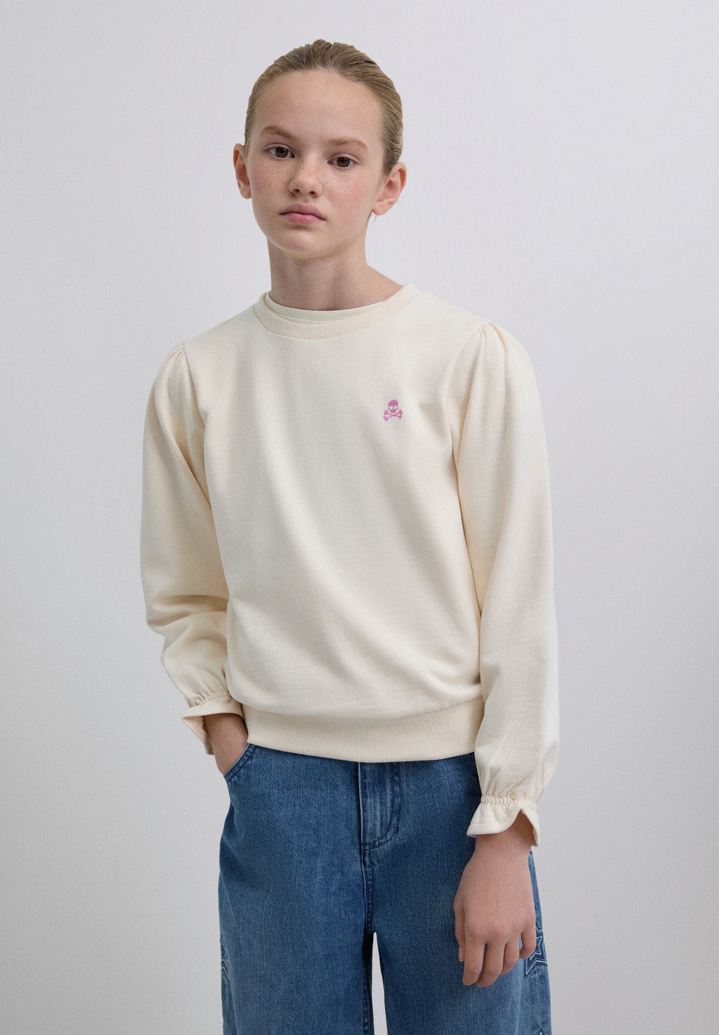 SUDADERA MANGA ABULLONADA ESTAMPADA